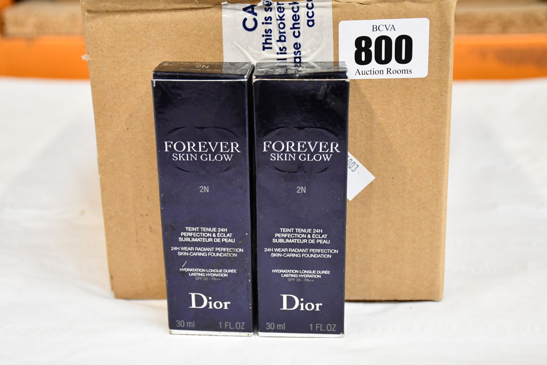 Thirteen Dior Forever skin glow 24h wear radiant perfection skin caring foundation shade 2N (Outer