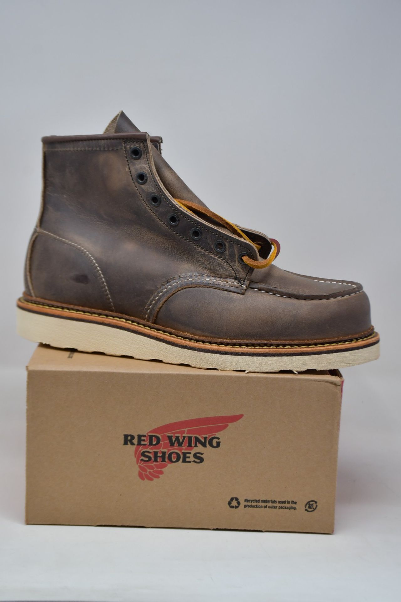 A pair of as new Red Wing Shoes boots (UK 8.5).