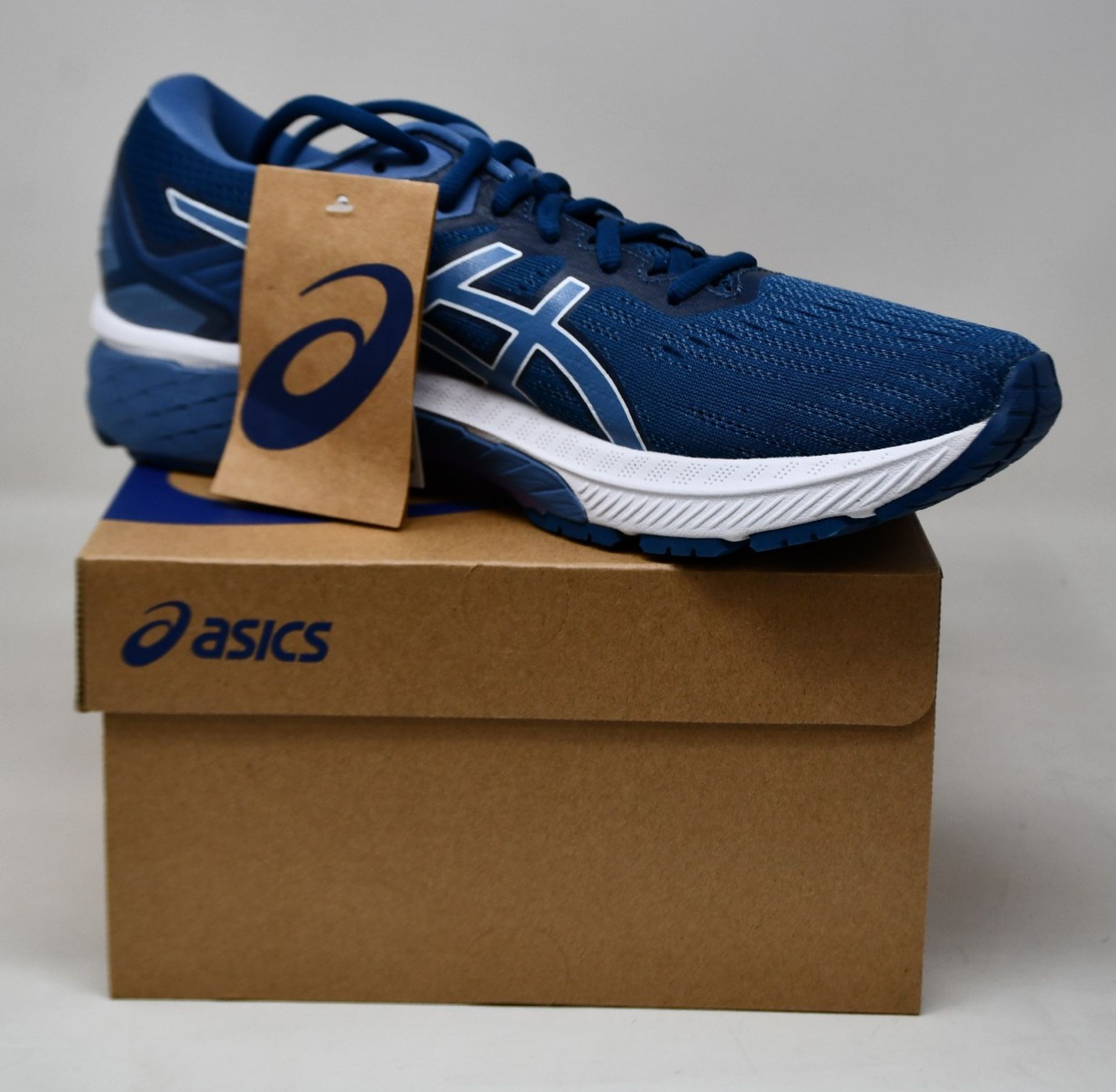 A pair of women's as new Asics GT-2000 9 trainers (UK 7.5).