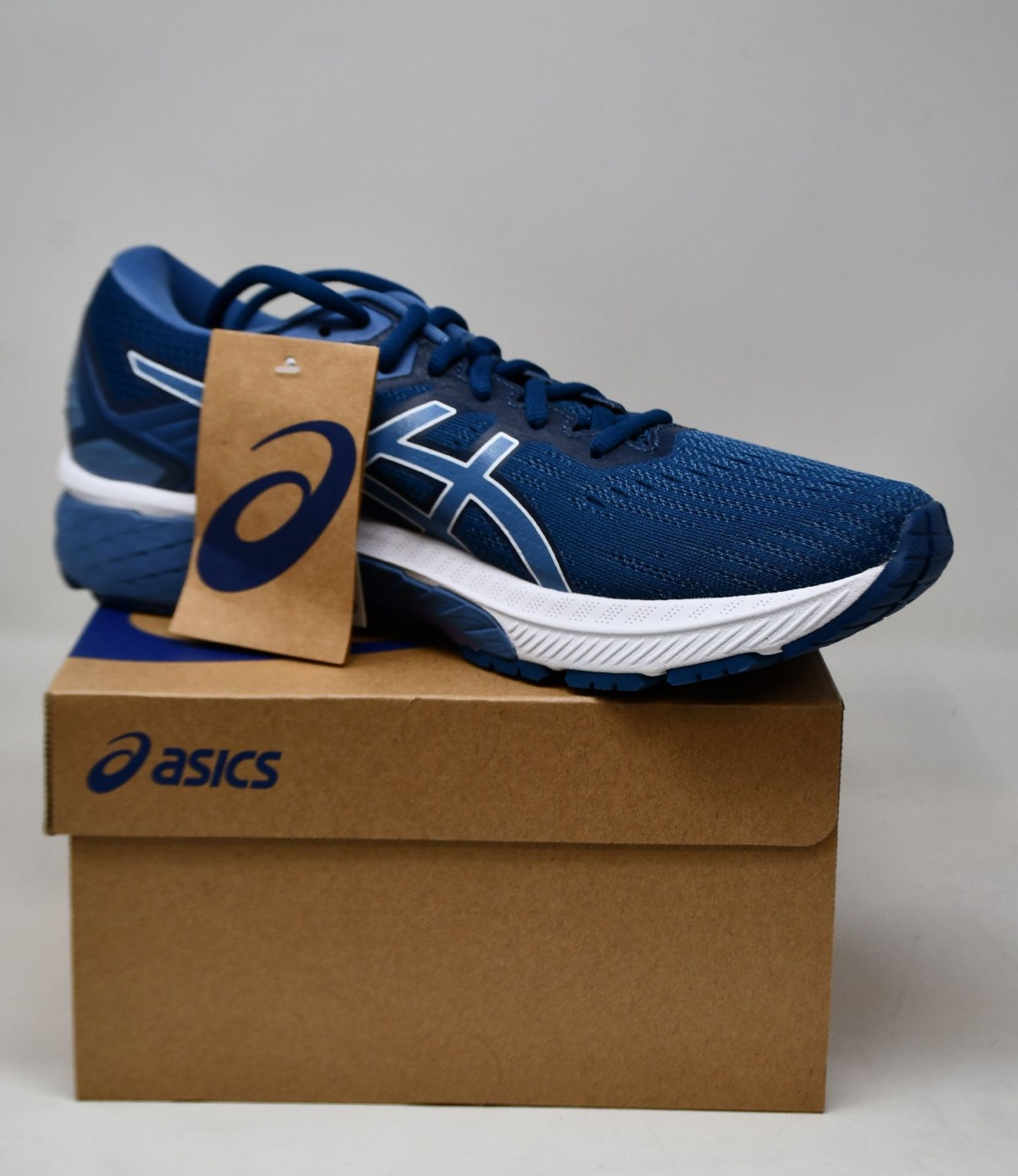 A pair of women's as new Asics GT-2000 9 trainers (UK 7).