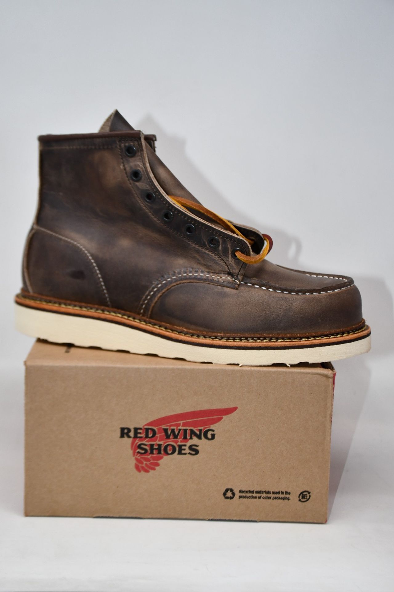 A pair of as new Red Wing Shoes boots (UK 6).