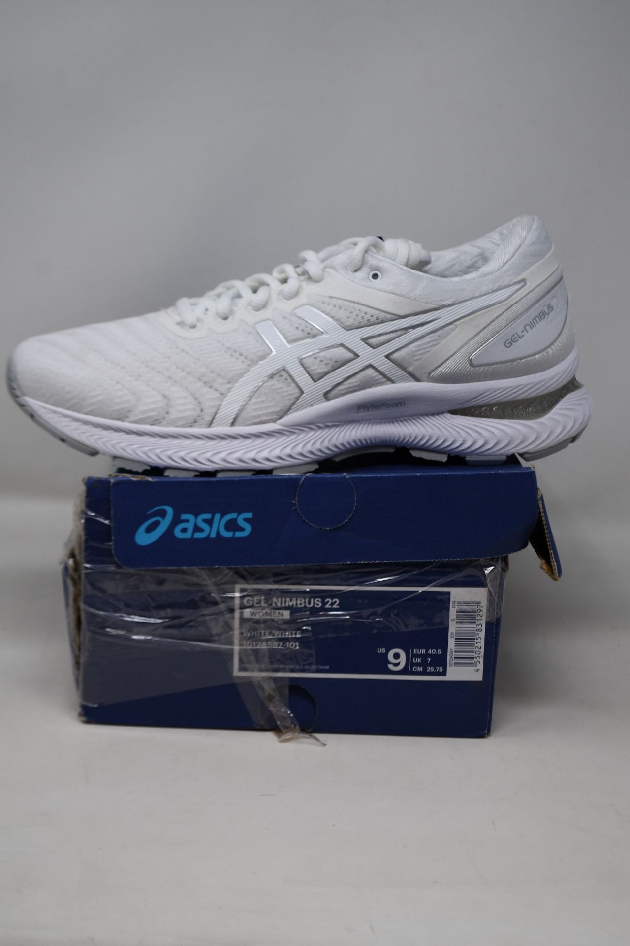 A pair of women's as new Asics Gel-Nimbus 22 trainers (UK 7).