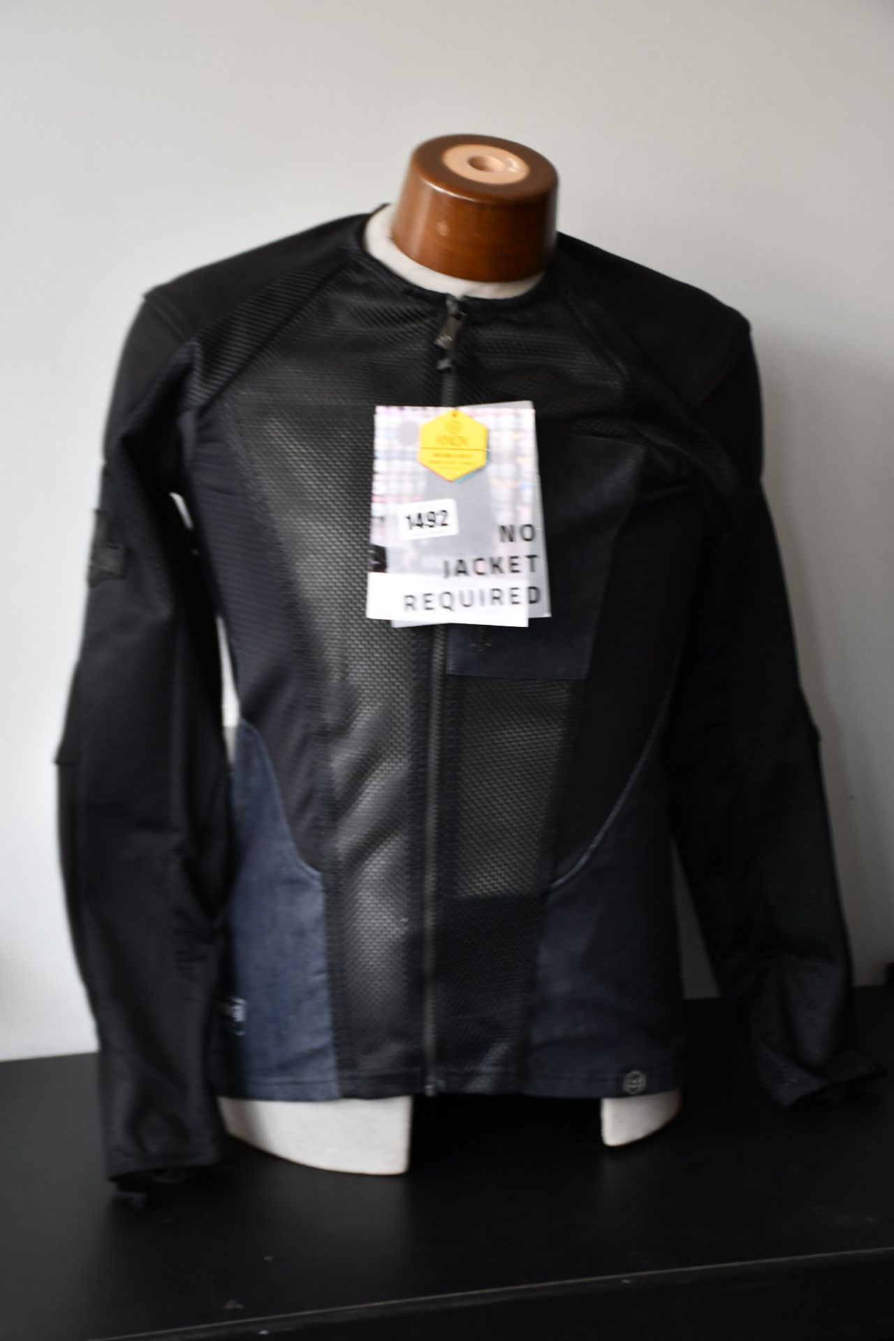 A men's as new Knox Urbane Pro MK2 body armour motorcycle jacket (XL).