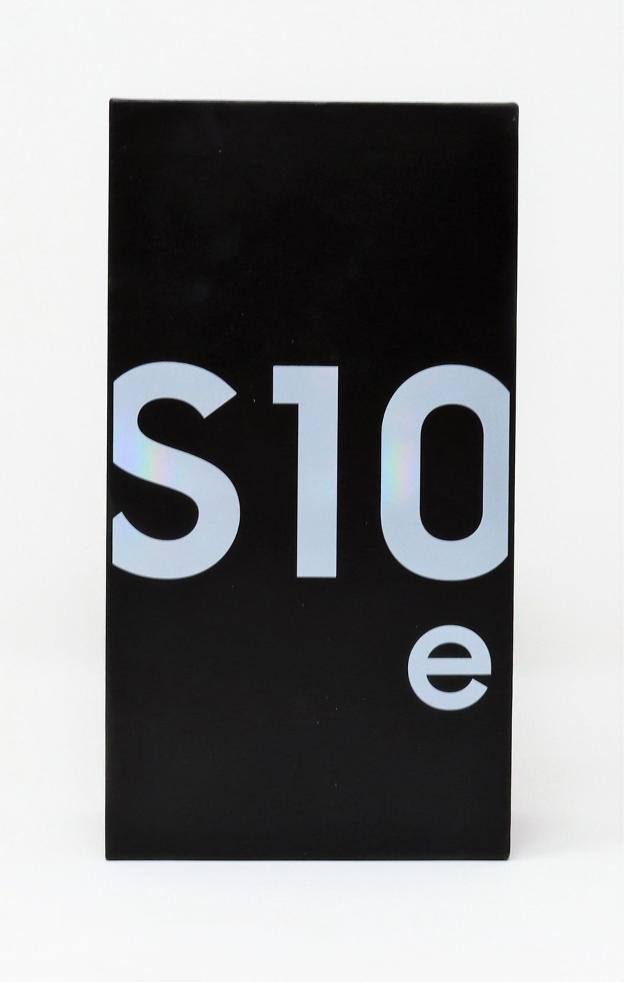 A boxed as new Samsung Galaxy S10e SM-G970F/DS 128G in Prism White (IMEI: 8801643681814) (Box