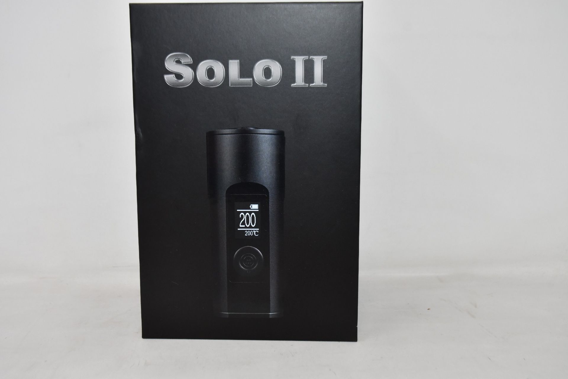 A boxed as new Arizer Solo II Vaporizer in Carbon Black (NOTE: UK power adapter required) (NOTE: