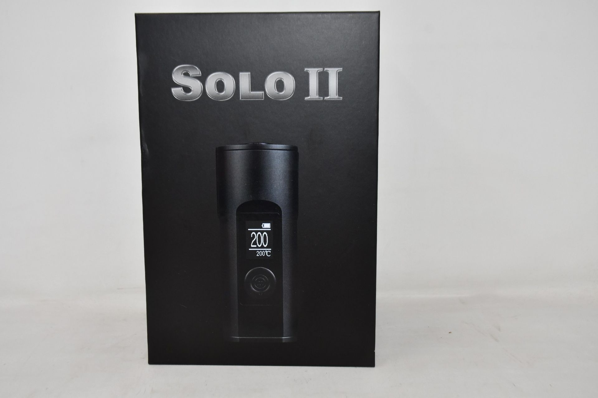 A boxed as new Arizer Solo II Vaporizer in Carbon Black (NOTE: UK power adapter required) (NOTE: