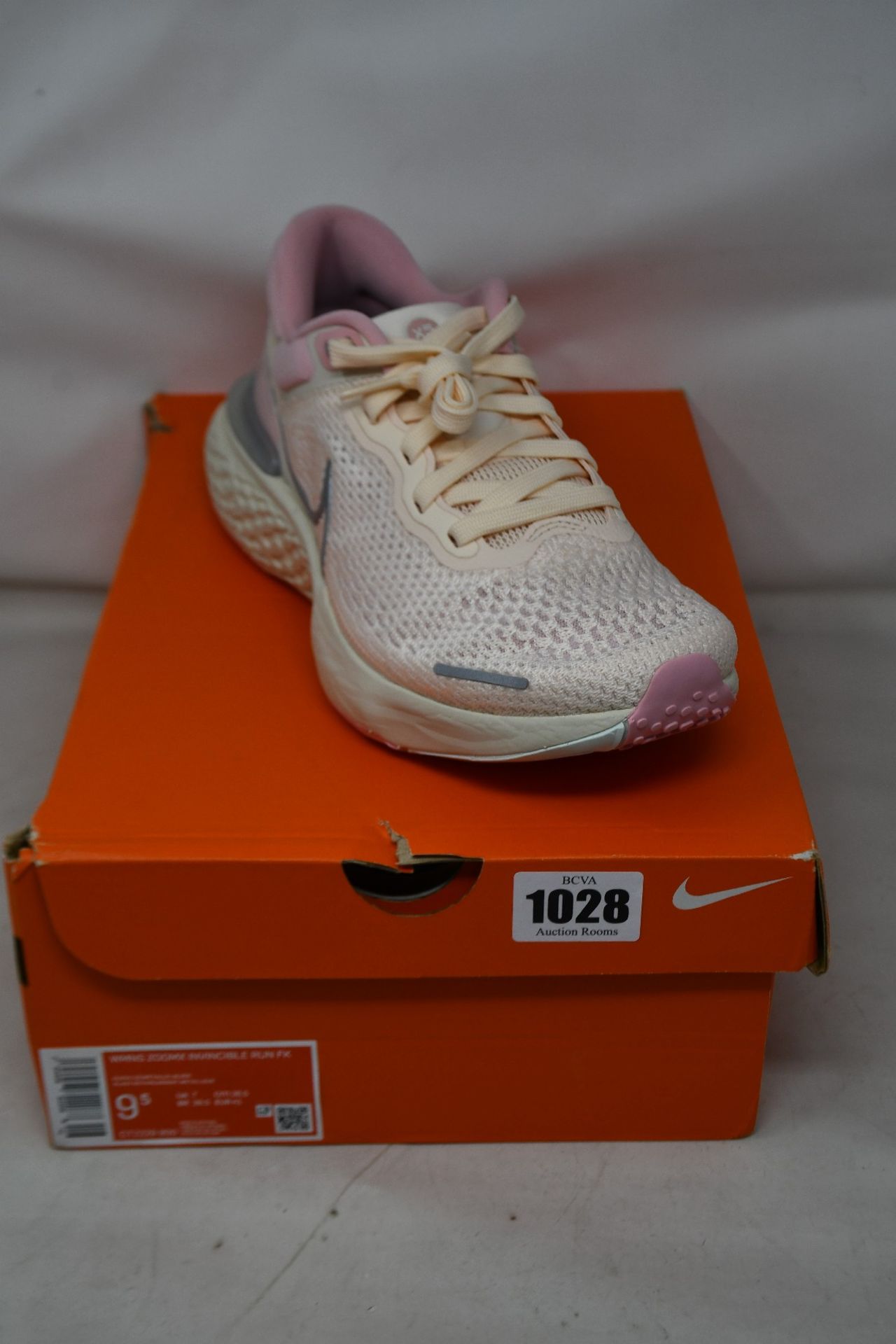 A pair of women's as new Nike Zoomx Invincible Run Flyknit (UK 7).