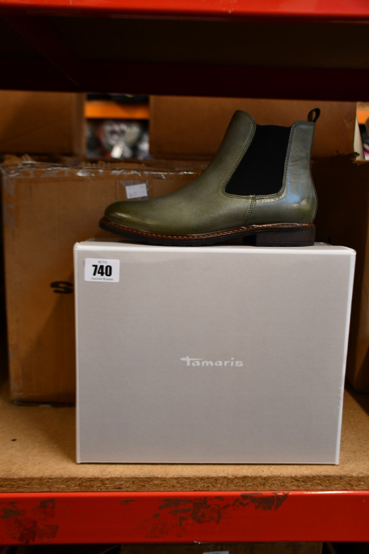 Nine pairs of as new Tamaris leather Chelsea boots (Assorted sizes).