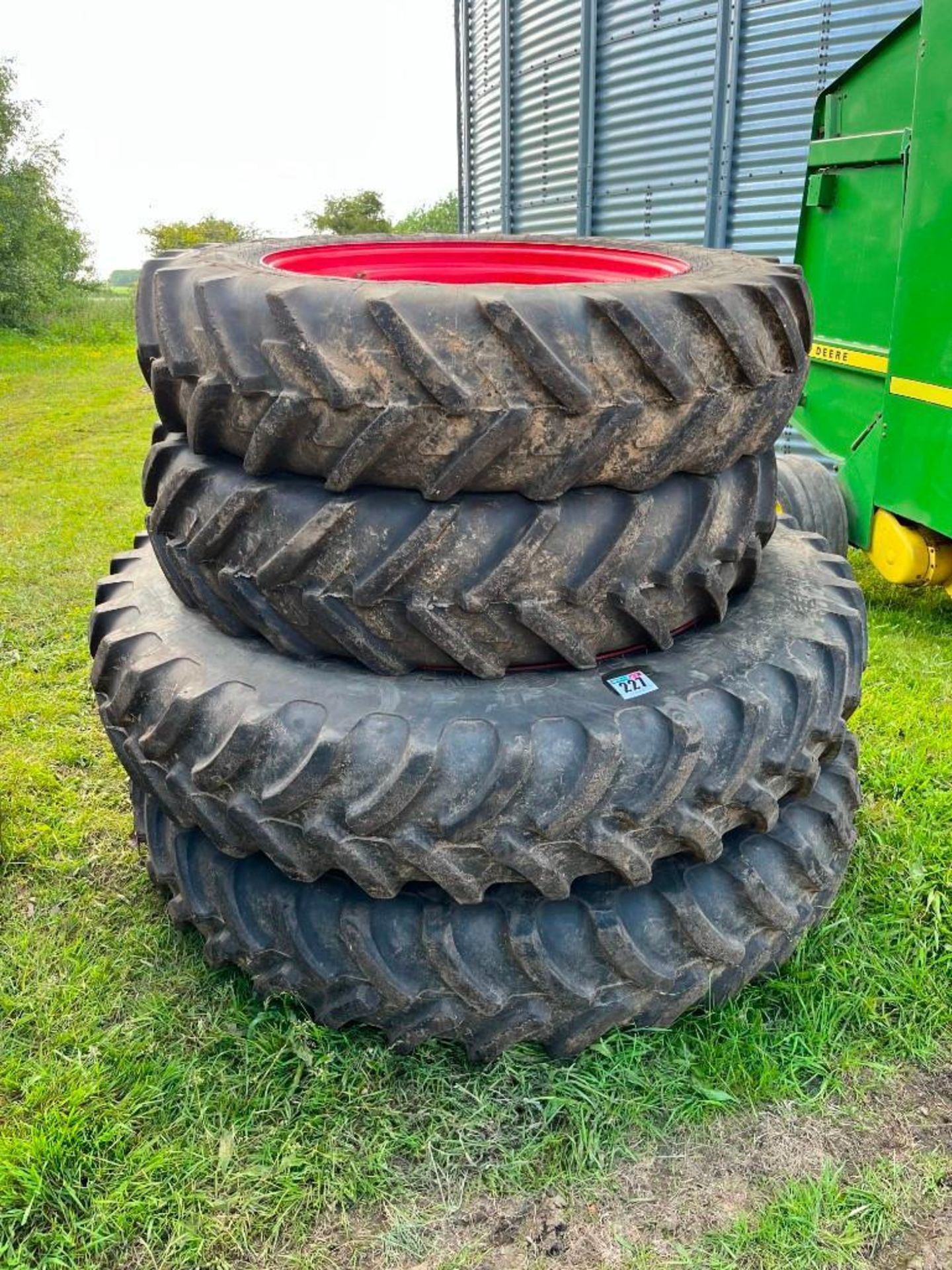 Set of 4 Row Crop Wheels, Michelin 380/80 R38 & 380/105 R50 - Image 4 of 4