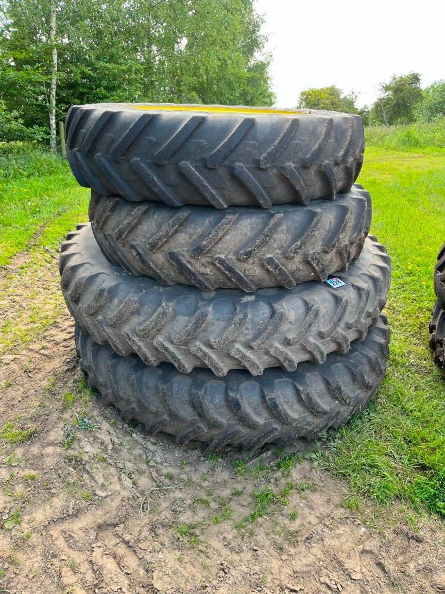 Set of 4 Row Crop Wheels, Michelin 380/80 R38 & 380/105 R50 - Image 4 of 4