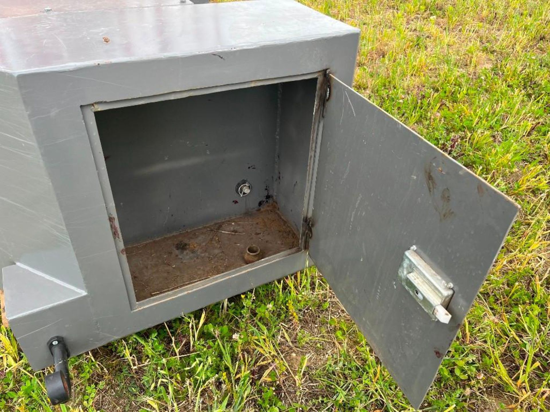 Front Weight / Tool Box - Image 4 of 4