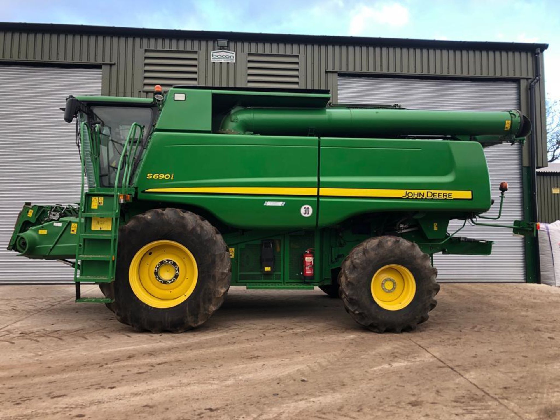 John Deere S690i Combine (2011) - Image 11 of 11