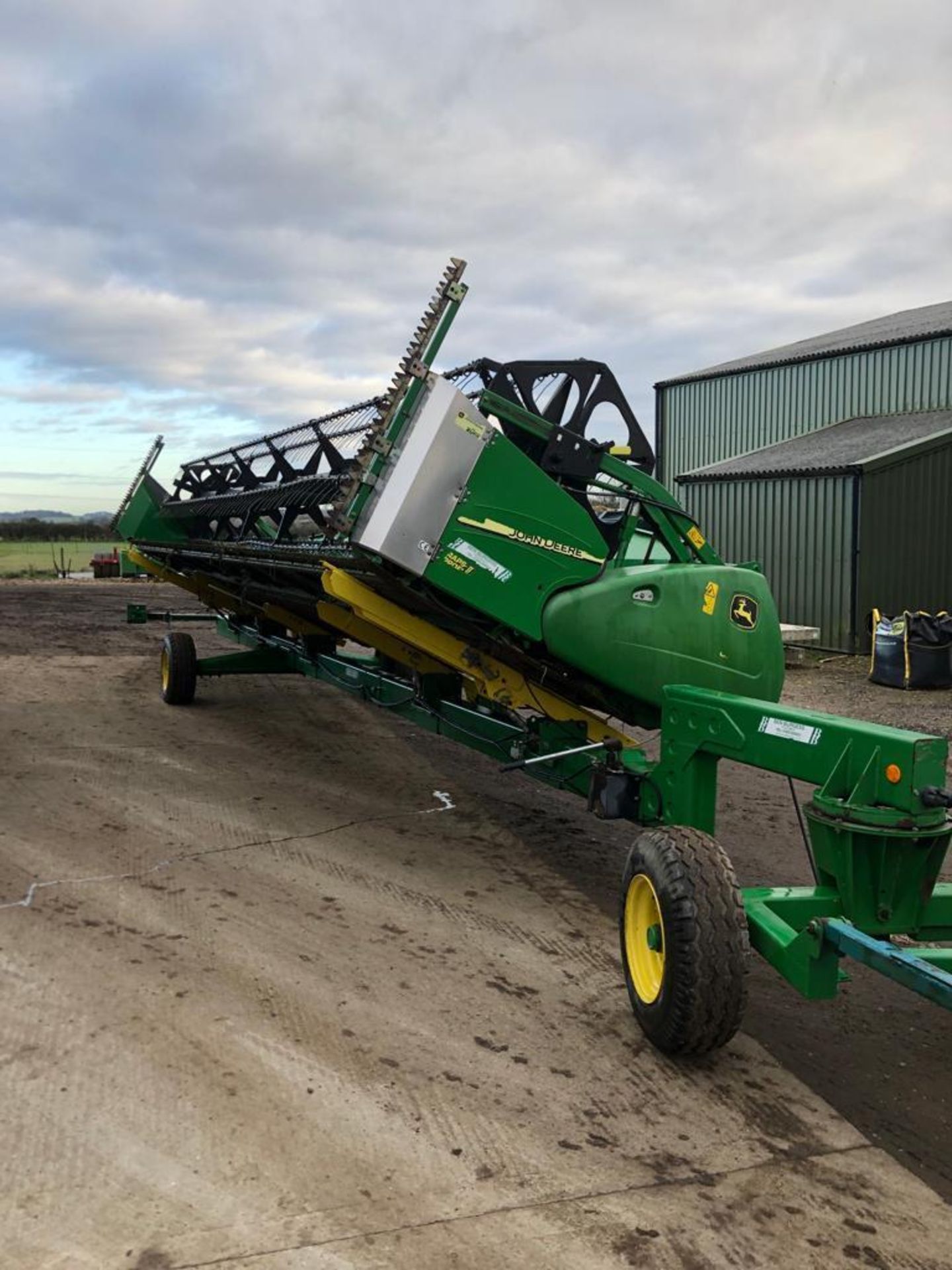 John Deere S690i Combine (2011) - Image 6 of 11