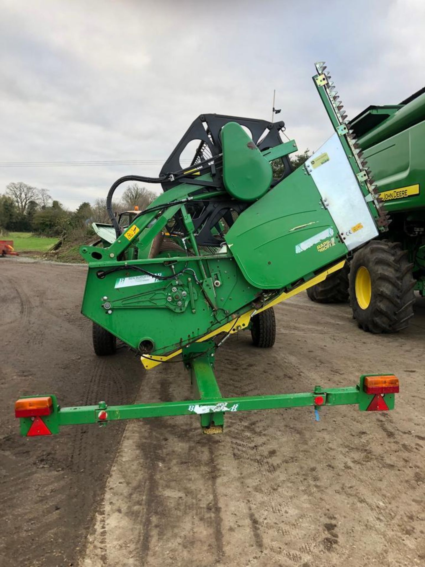 John Deere S690i Combine (2011) - Image 7 of 11