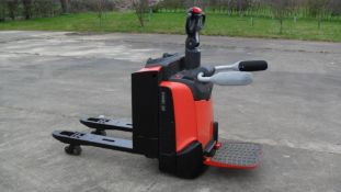 BT LPE 200 Ride on Power Pallet Truck