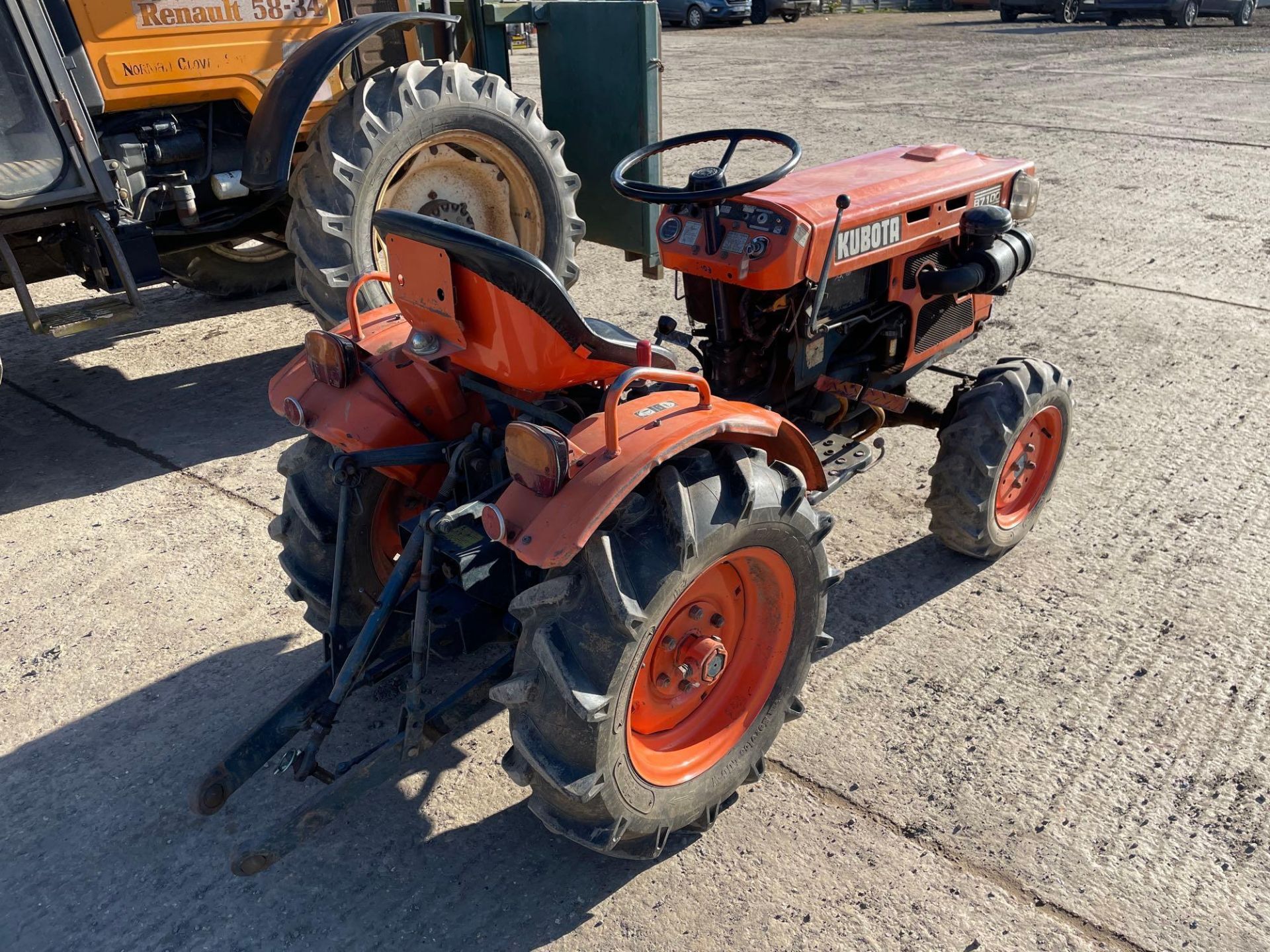 Kubota B7100D 4wd diesel compact tractor with rear linkage and PTO on 6-12 front and 8-16 rear. Hour - Image 13 of 17