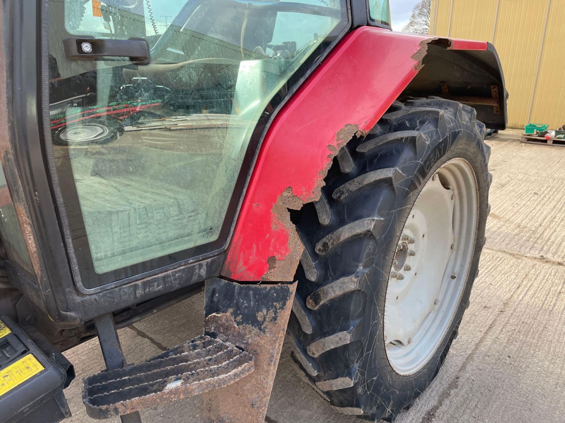 1996 Massey Ferguson 6150 4wd tractor with 2 manual spools and 10no. 45kg wafer weights on 280/85R28 - Image 20 of 21