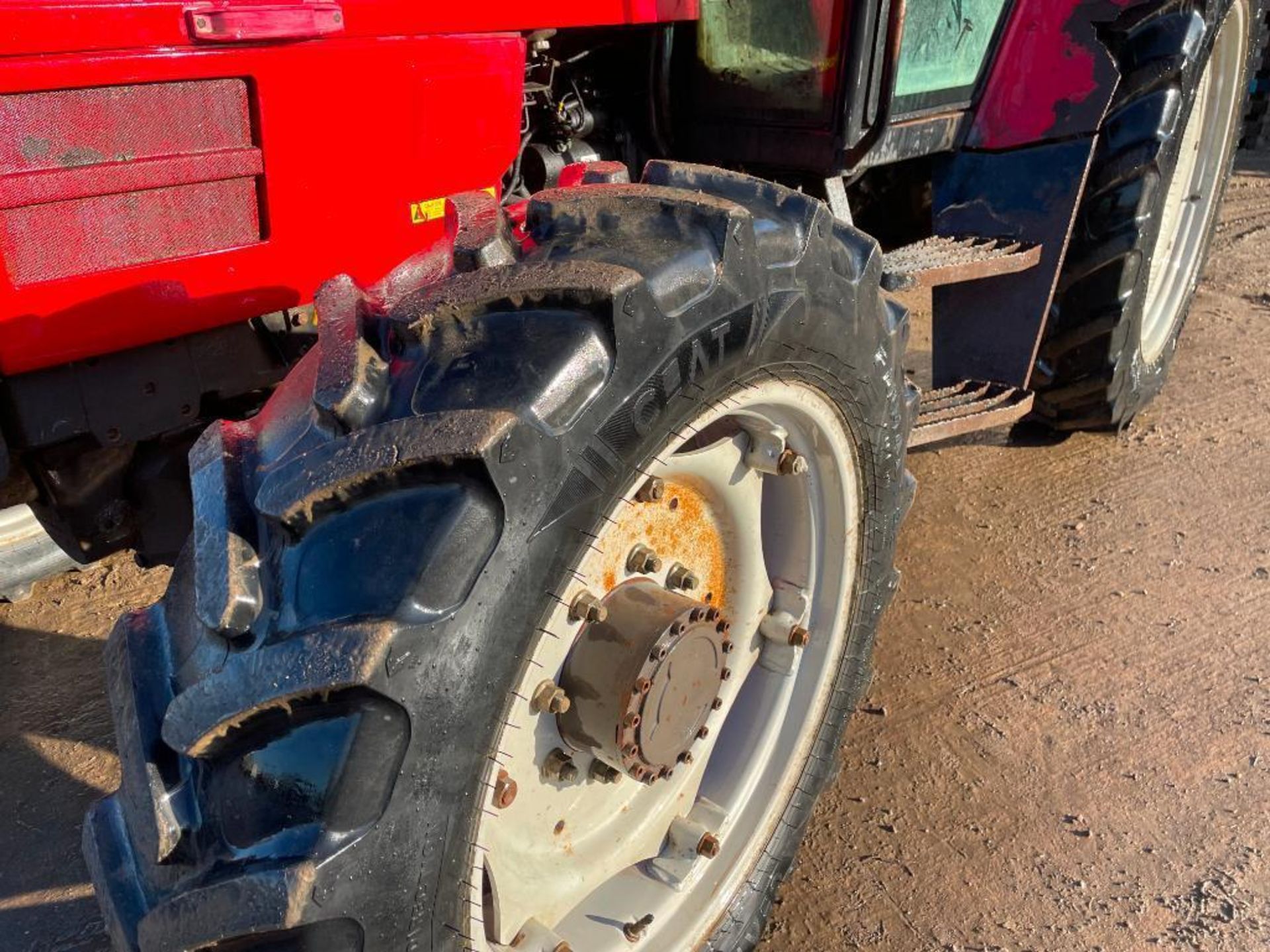 1996 Massey Ferguson 6150 4wd tractor with 2 manual spools and 10no. 45kg wafer weights on 280/85R28 - Image 4 of 21