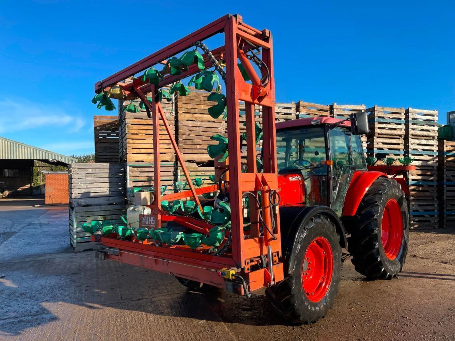 2008 Kubota M108S 4wd tractor with 2 manual spools on 380/85R28 front and 460/85R38 rear wheels and - Image 4 of 15