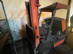 1988 Toyota 2.5t 3.5m gas petrol forklift, spares or repairs. Model: 425FG25