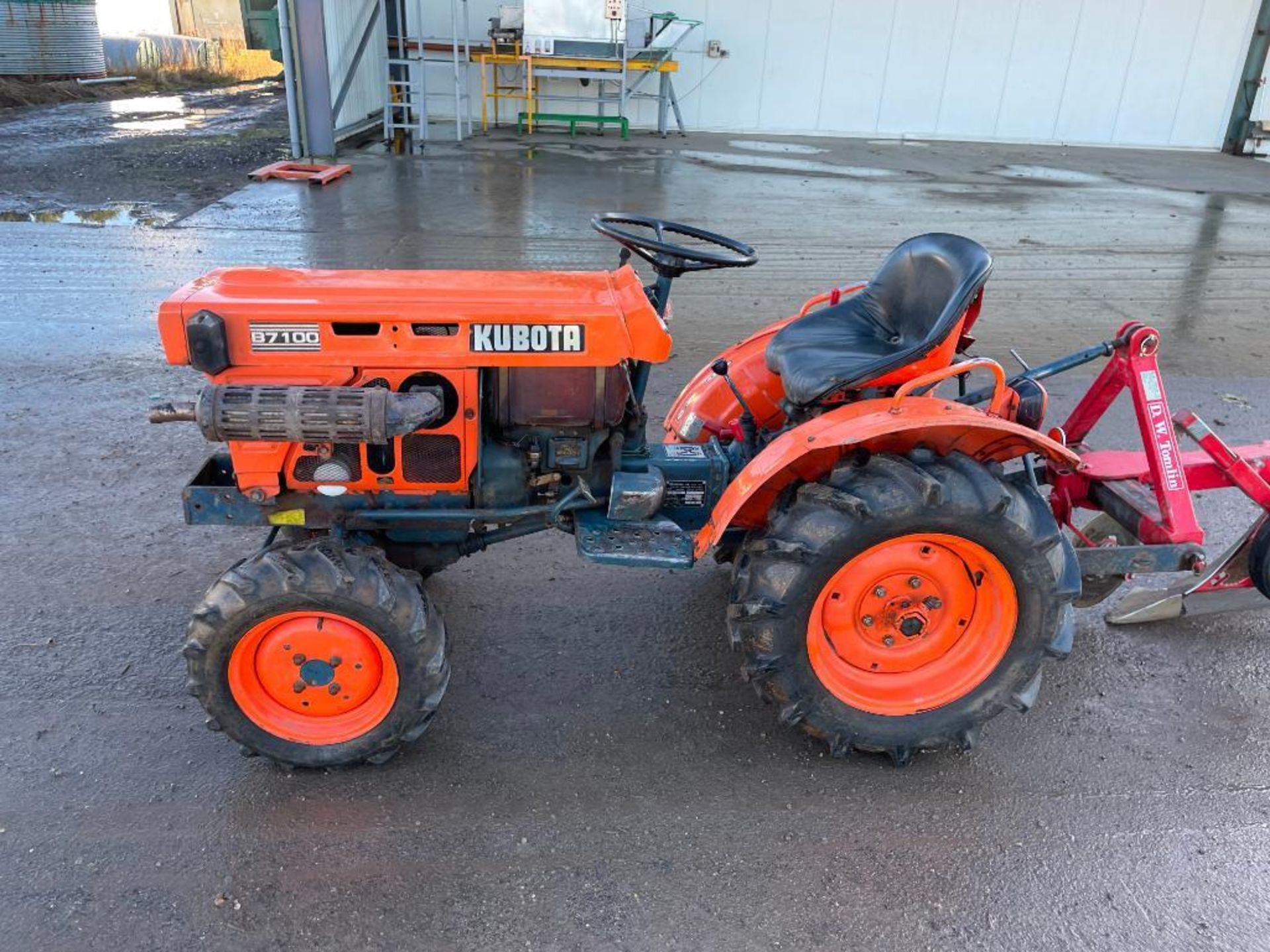 Kubota B7100D 4wd diesel compact tractor with rear linkage and PTO on 6-12 front and 8-16 rear. Hour - Image 6 of 17