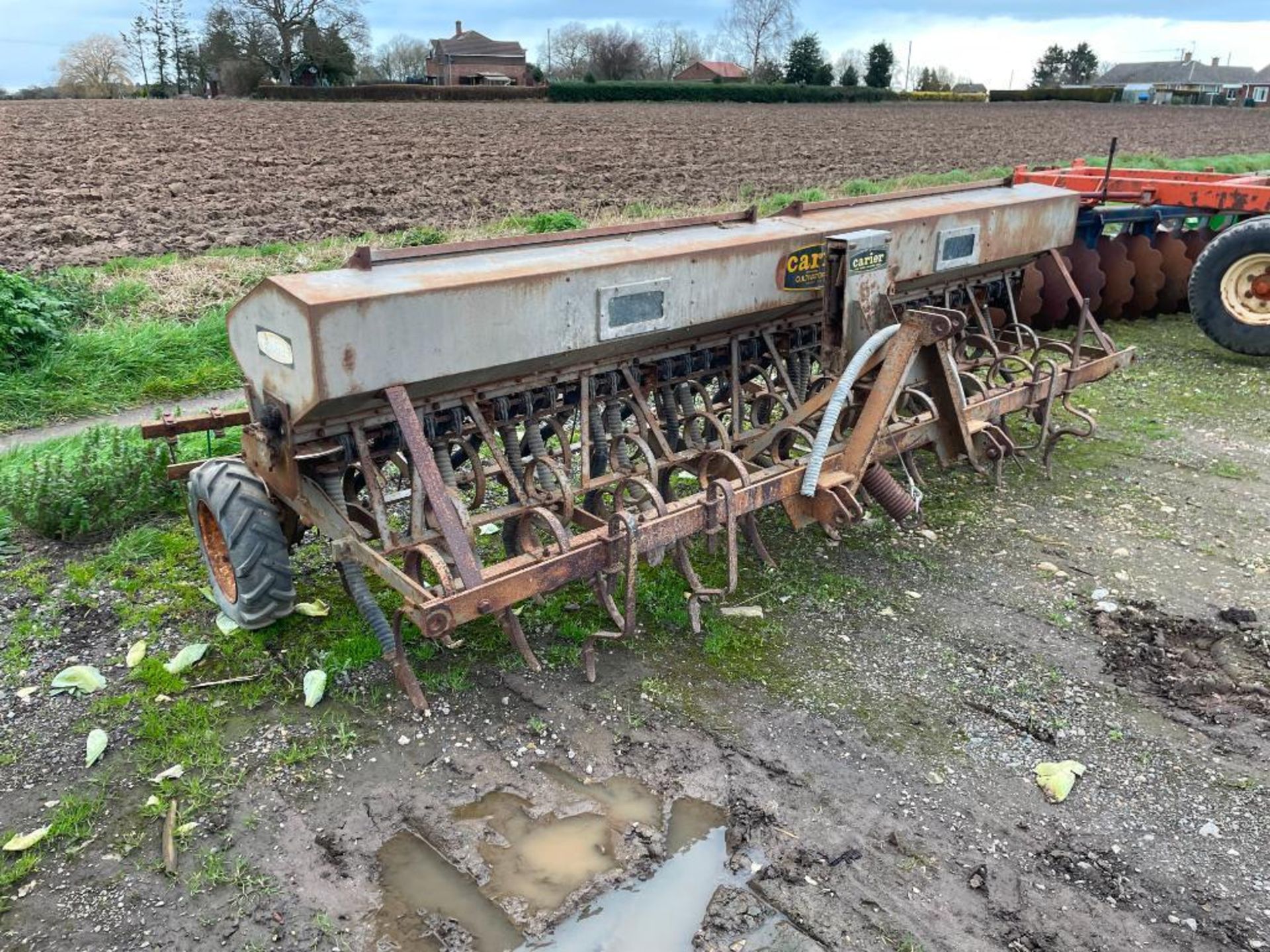 Carrier 12ft linkage mounted cultivator drill - Image 2 of 3