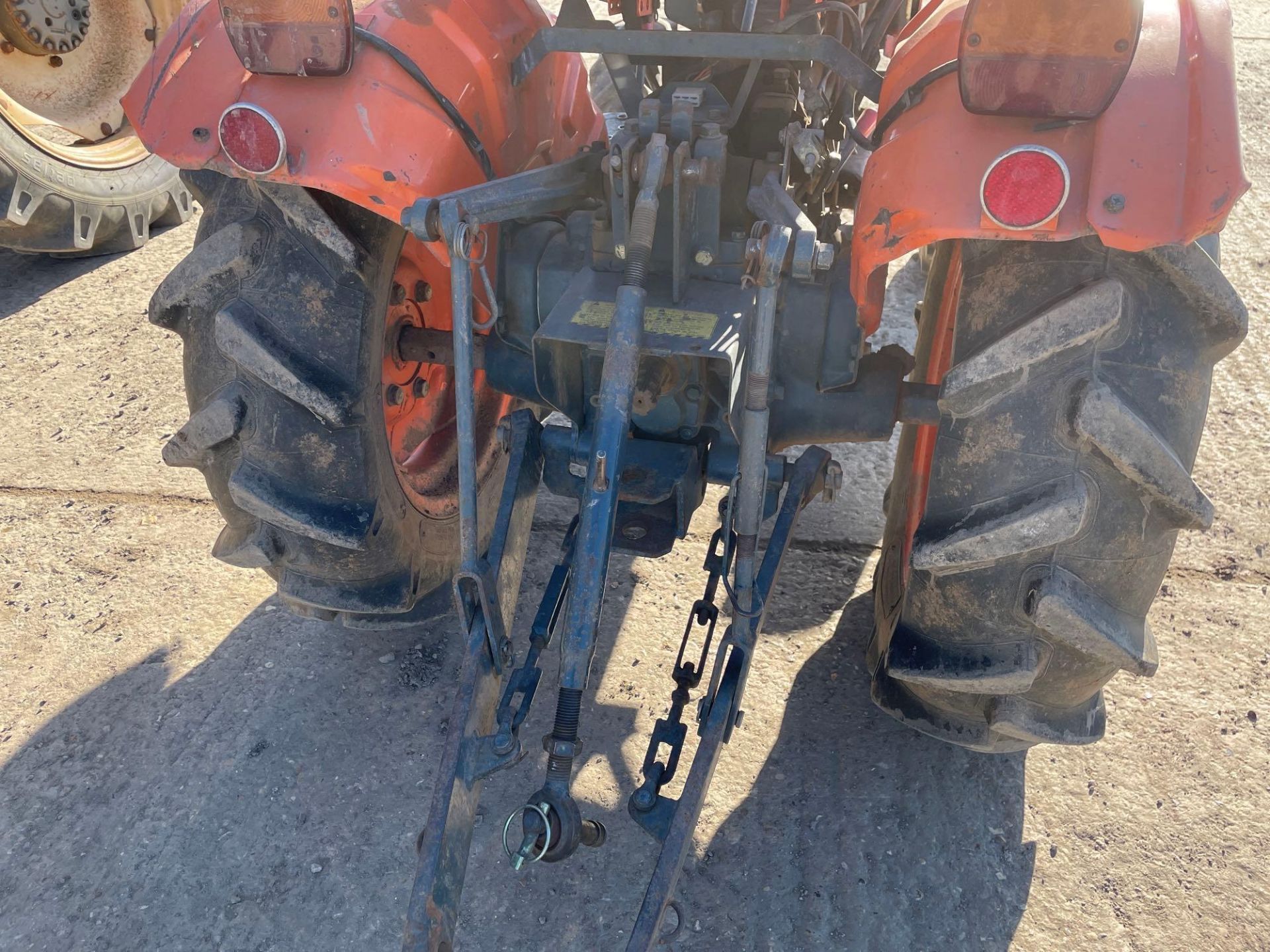 Kubota B7100D 4wd diesel compact tractor with rear linkage and PTO on 6-12 front and 8-16 rear. Hour - Image 15 of 17