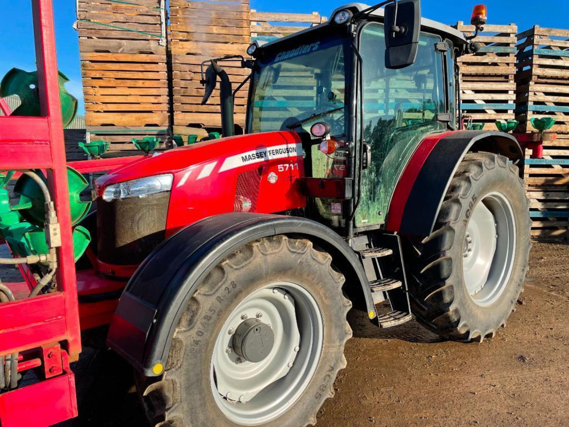 2020 Massey Ferguson 5711 Dyna-4 4wd tractor with 2 spools on 340/85R28 front and 420/85R38 rear whe - Image 12 of 21