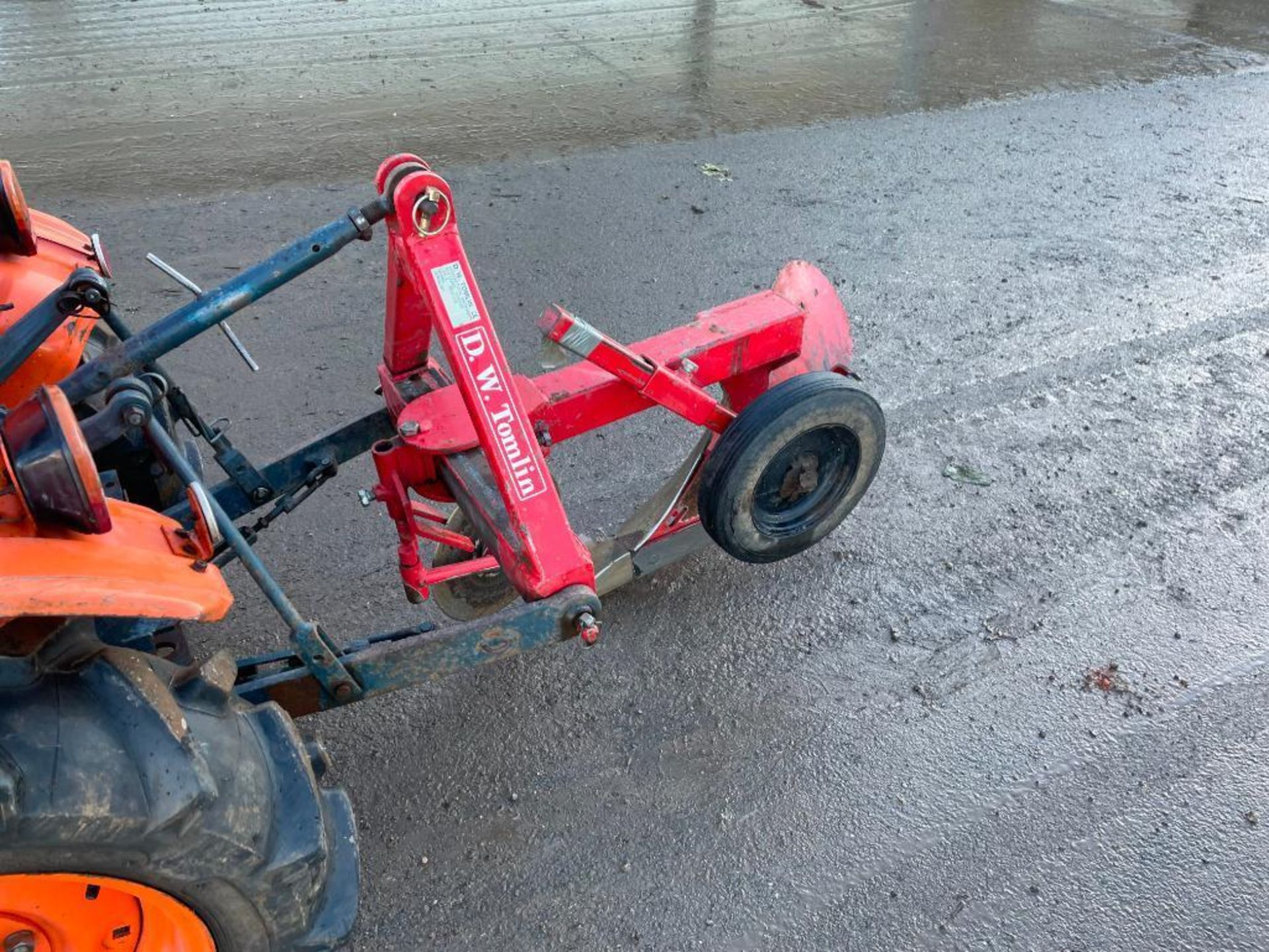 Kubota B7100D 4wd diesel compact tractor with rear linkage and PTO on 6-12 front and 8-16 rear. Hour - Image 7 of 17