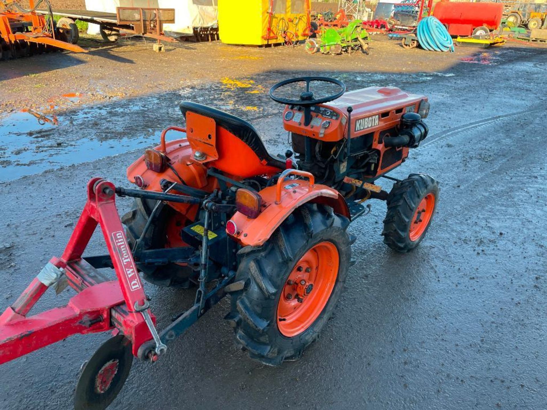 Kubota B7100D 4wd diesel compact tractor with rear linkage and PTO on 6-12 front and 8-16 rear. Hour - Image 9 of 17