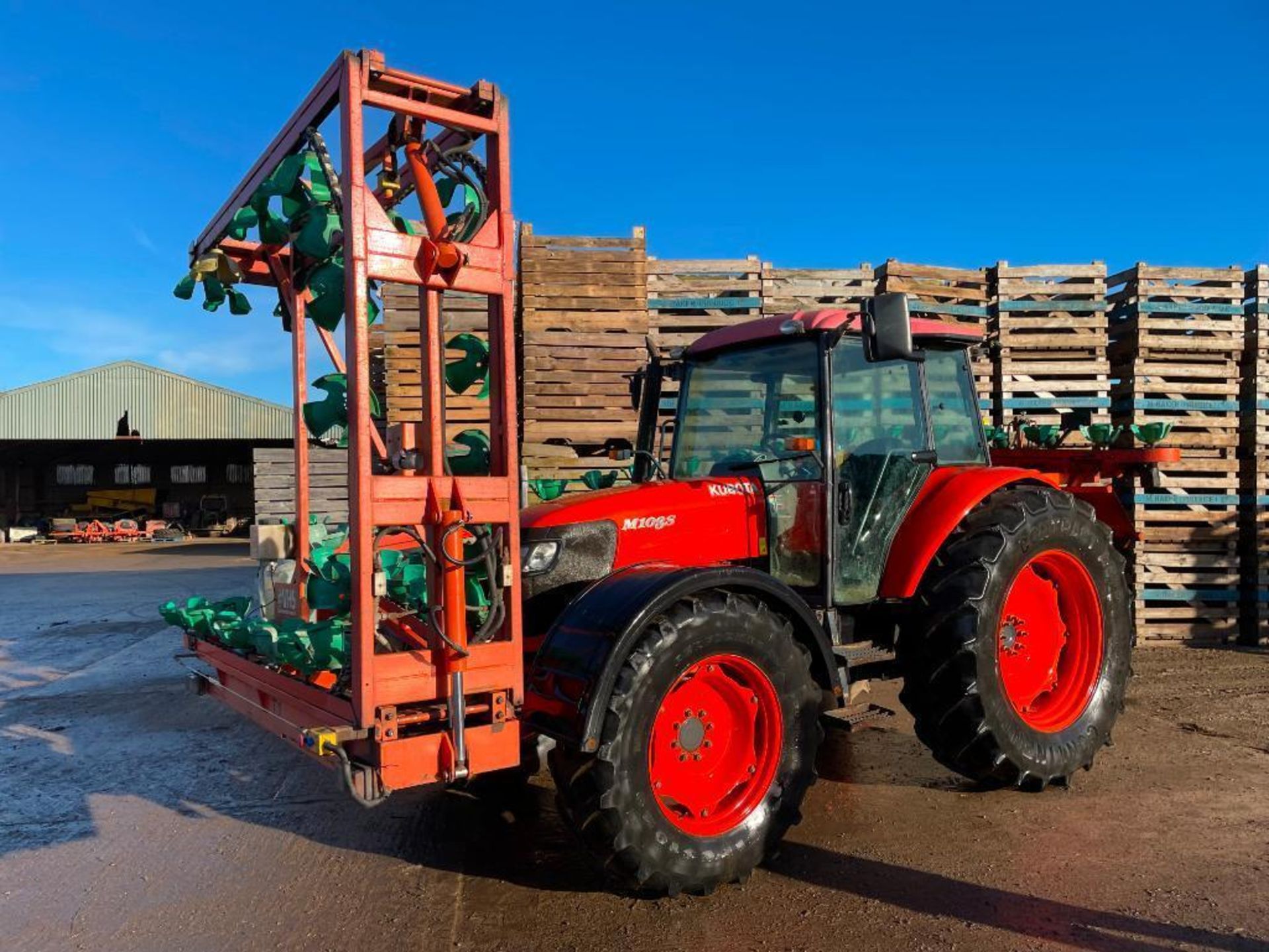 2008 Kubota M108S 4wd tractor with 2 manual spools on 380/85R28 front and 460/85R38 rear wheels and - Image 7 of 15