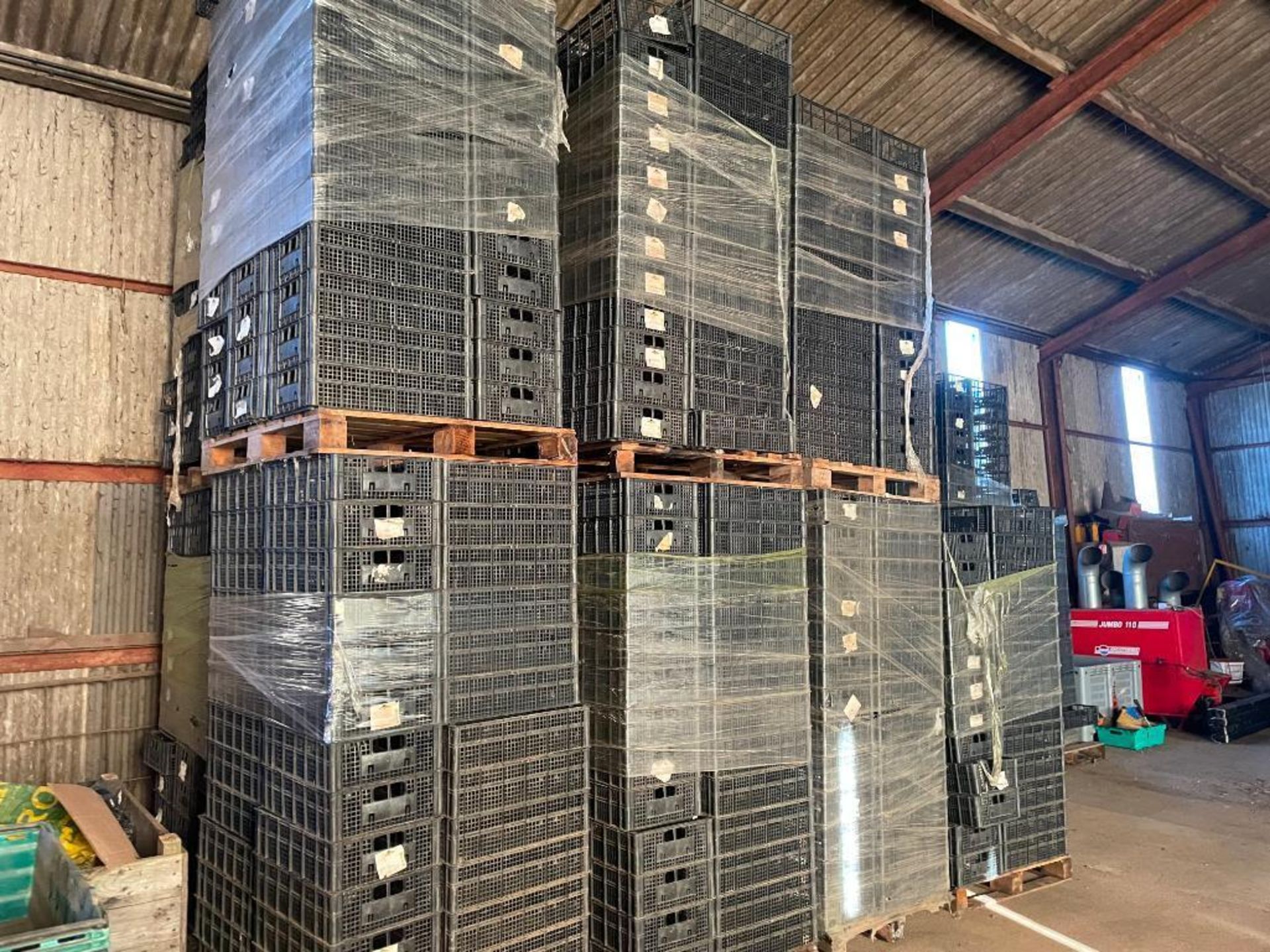 Quantity black plastic crates (approx. 600)