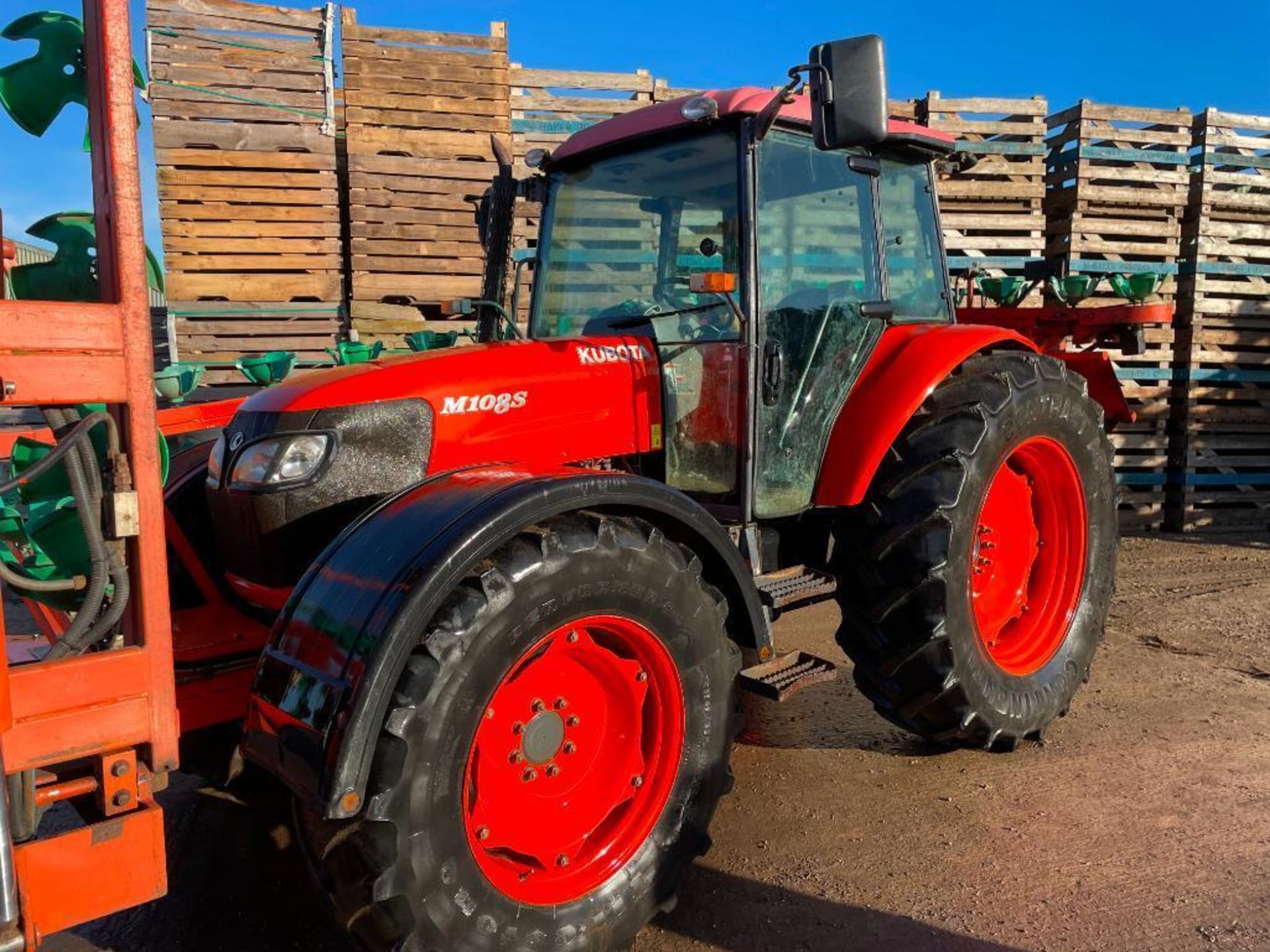 2008 Kubota M108S 4wd tractor with 2 manual spools on 380/85R28 front and 460/85R38 rear wheels and - Image 8 of 15