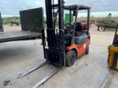 2005 Toyota 42-7 FGF15 1.45t 4m gas powered forklift with side shift. Hours: 9,270. Serial No: 407FG