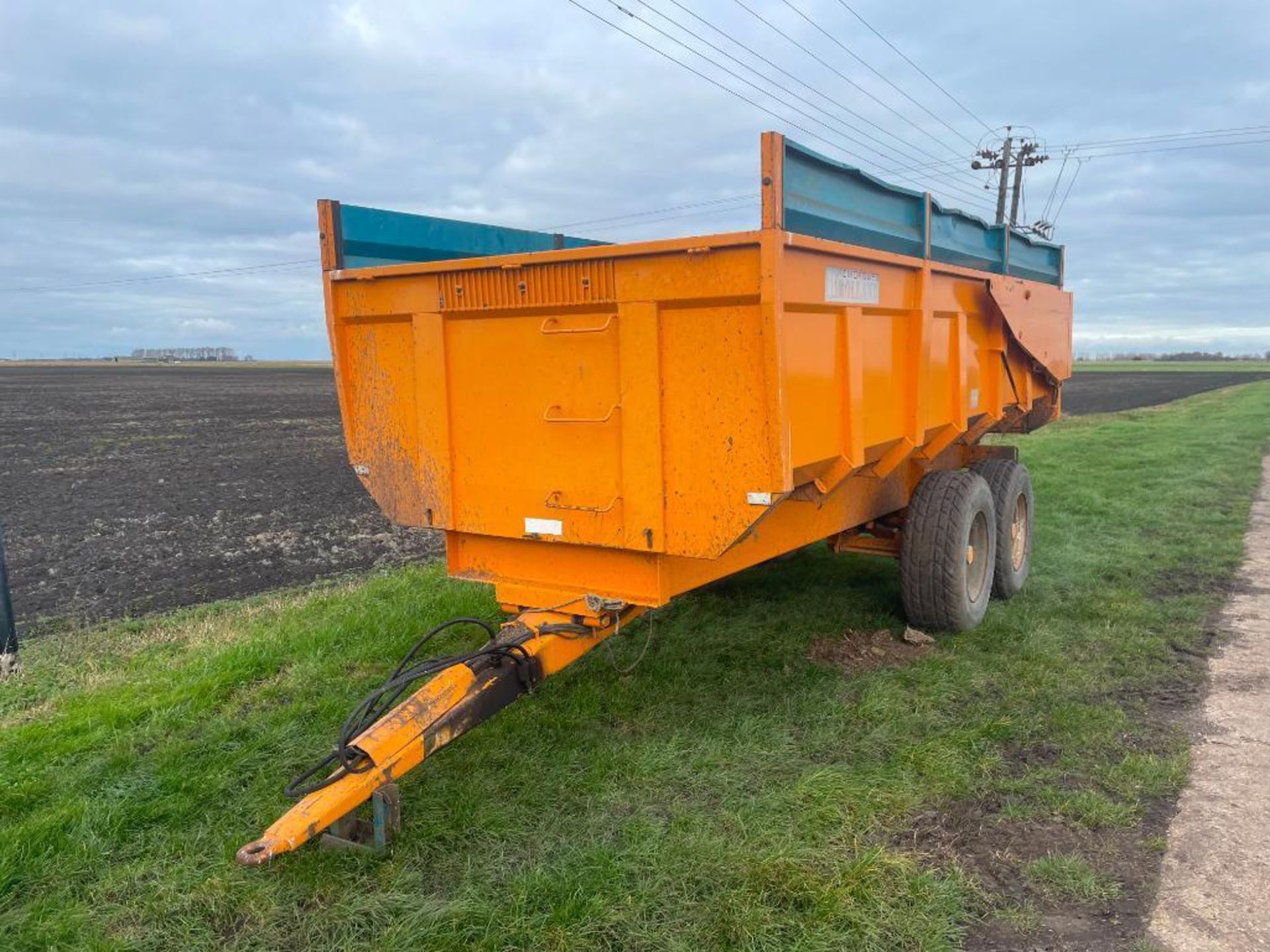 1992 Rolland T13 twin axle grain trailer with sprung drawbar, hydraulic tailgate and grain chute on - Image 2 of 16