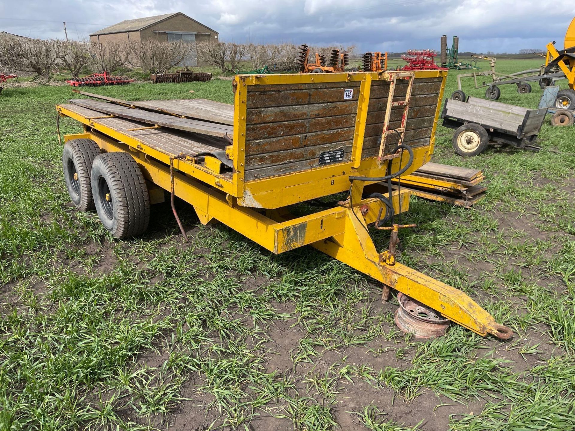 1977 T A Gull 8t hydraulic tipping drop-side trailer on 12.5/80-15.3 wheels and tyres. Serial No: 20 - Image 5 of 11