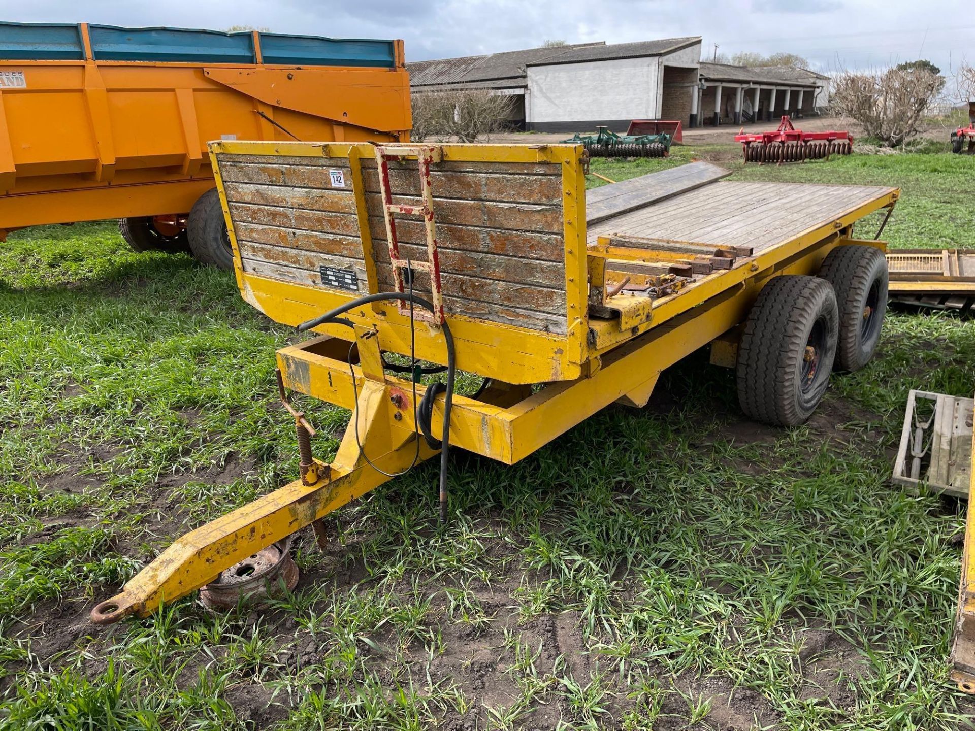 1977 T A Gull 8t hydraulic tipping drop-side trailer on 12.5/80-15.3 wheels and tyres. Serial No: 20 - Image 2 of 11