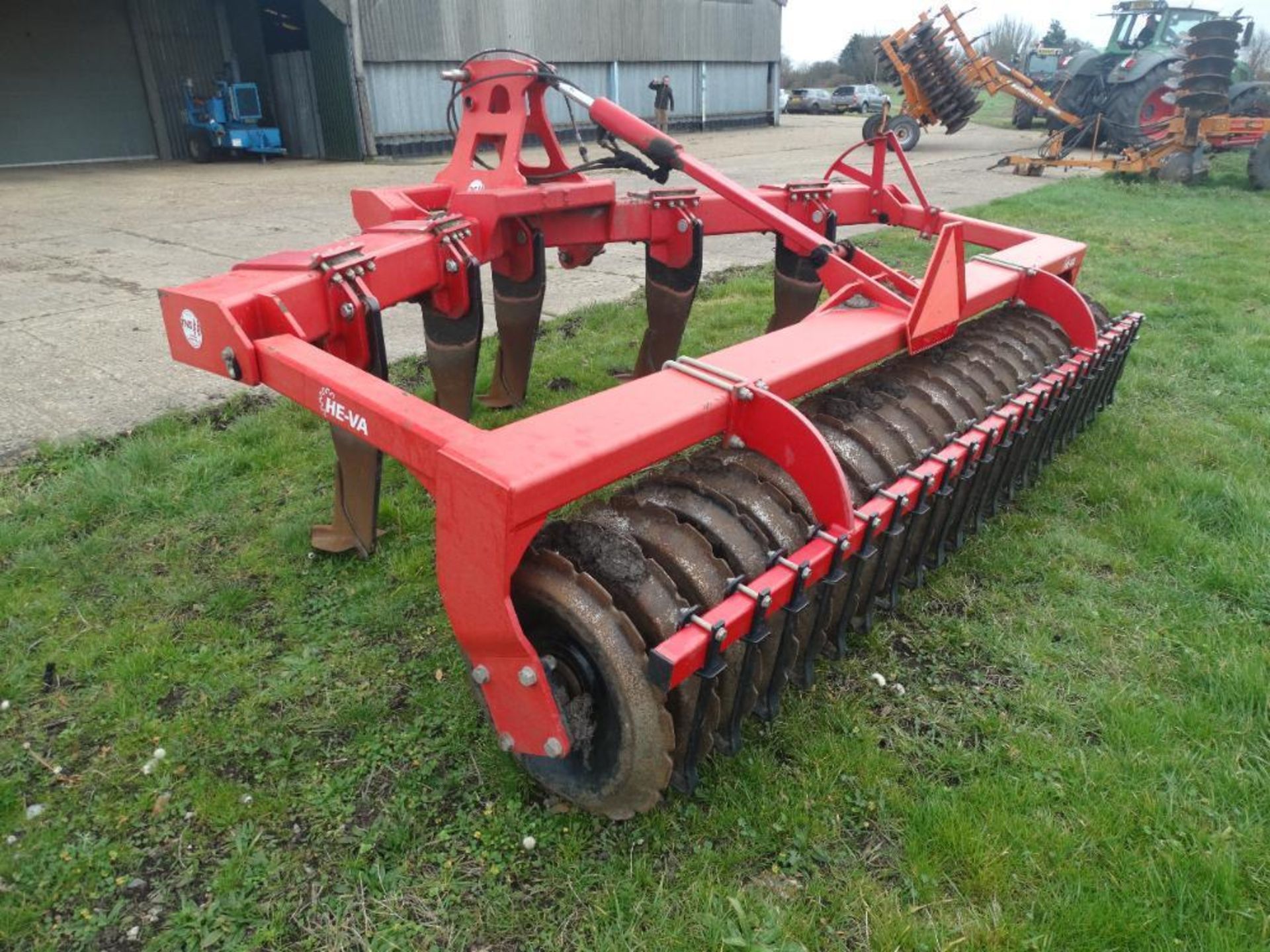 2014 HE-VA 5 leg subsoiler with hydraulic adjustable rear packer. Serial No: 30527 ​​​​​​​Manual in - Image 8 of 14