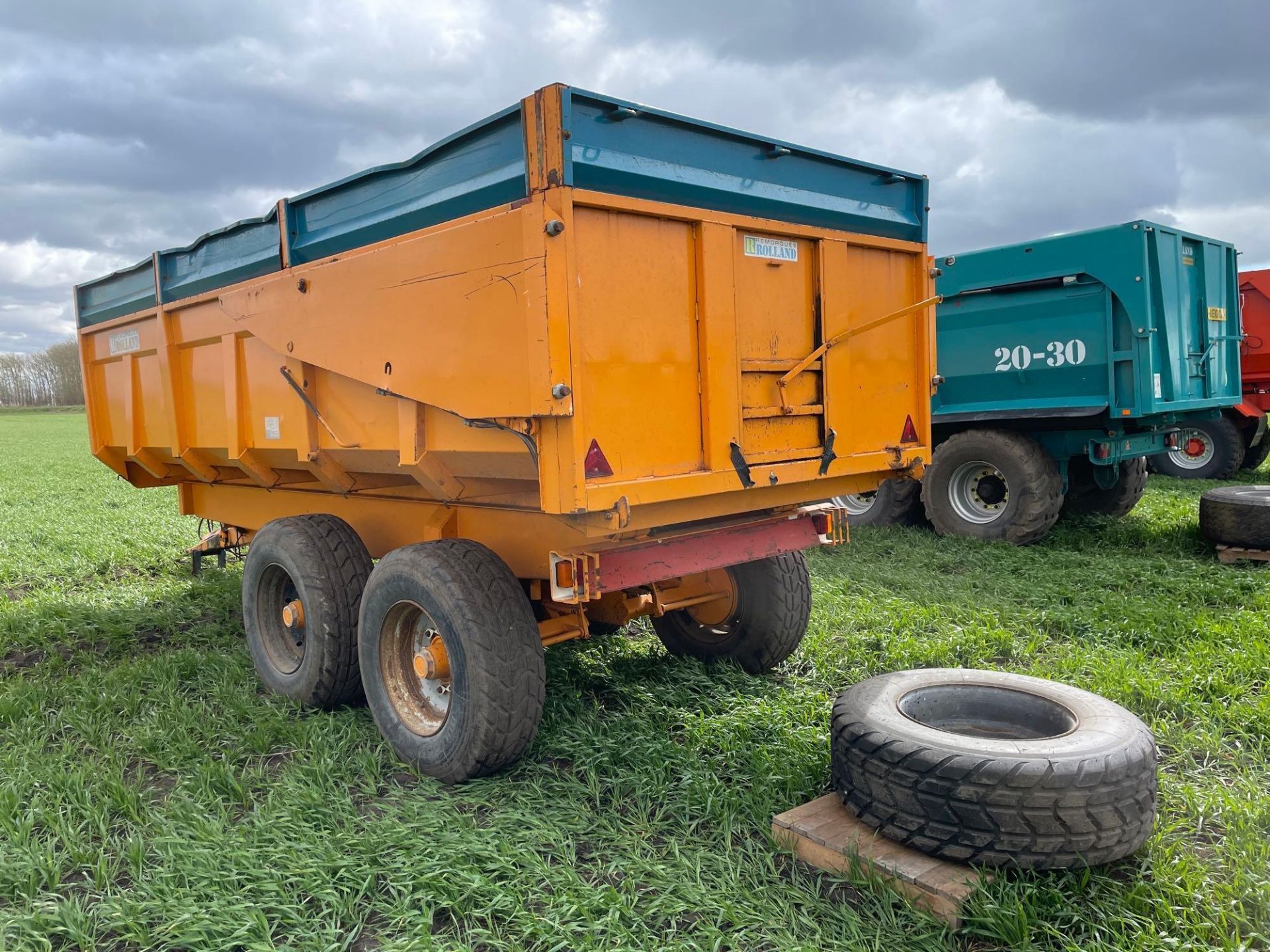 1992 Rolland T13 twin axle grain trailer with sprung drawbar, hydraulic tailgate and grain chute on - Image 16 of 16