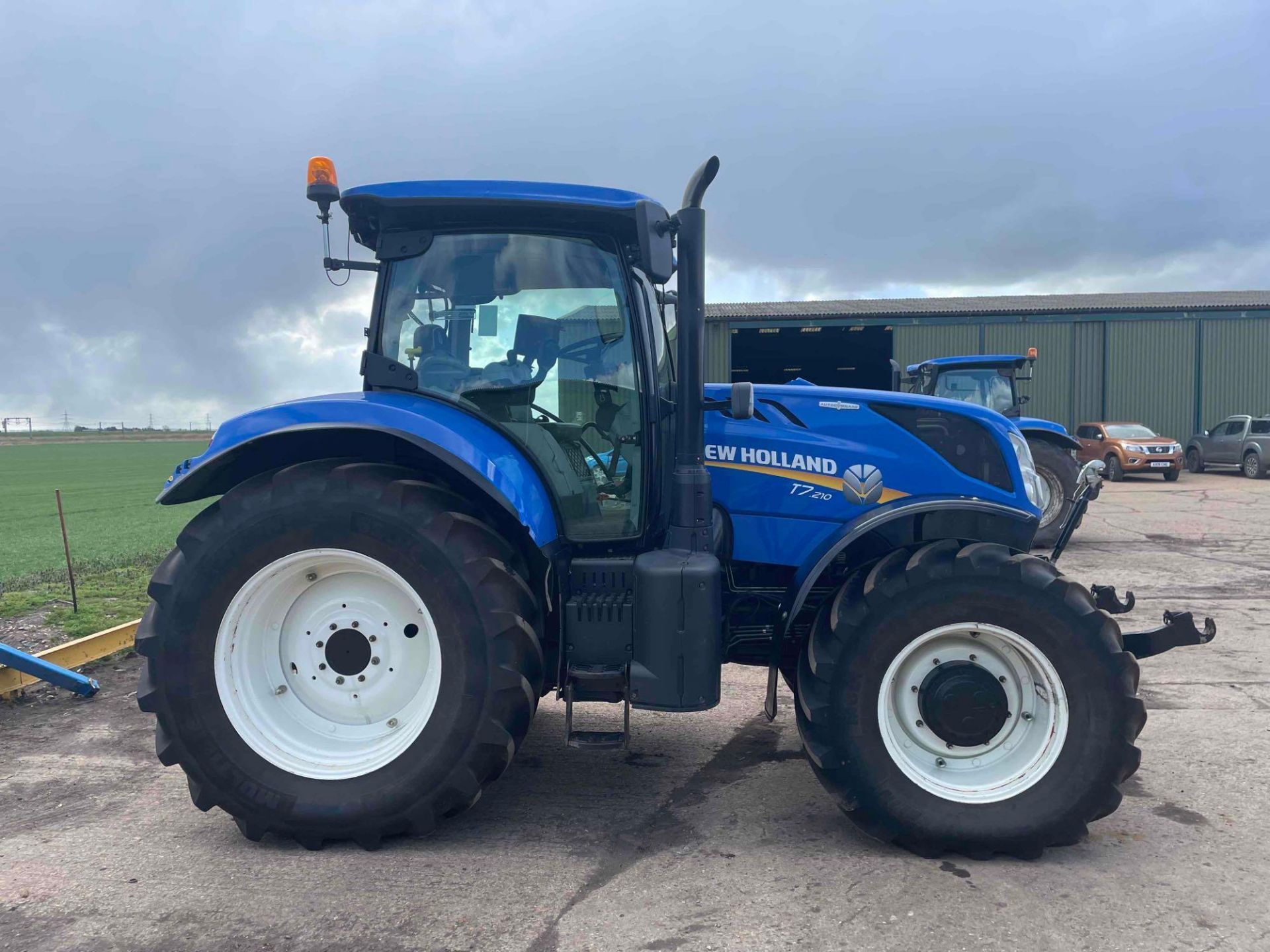 2017 New Holland T7.210 AutoCommand 4wd 50kph tractor with front linkage and PTO, 4 electric spools, - Image 8 of 16