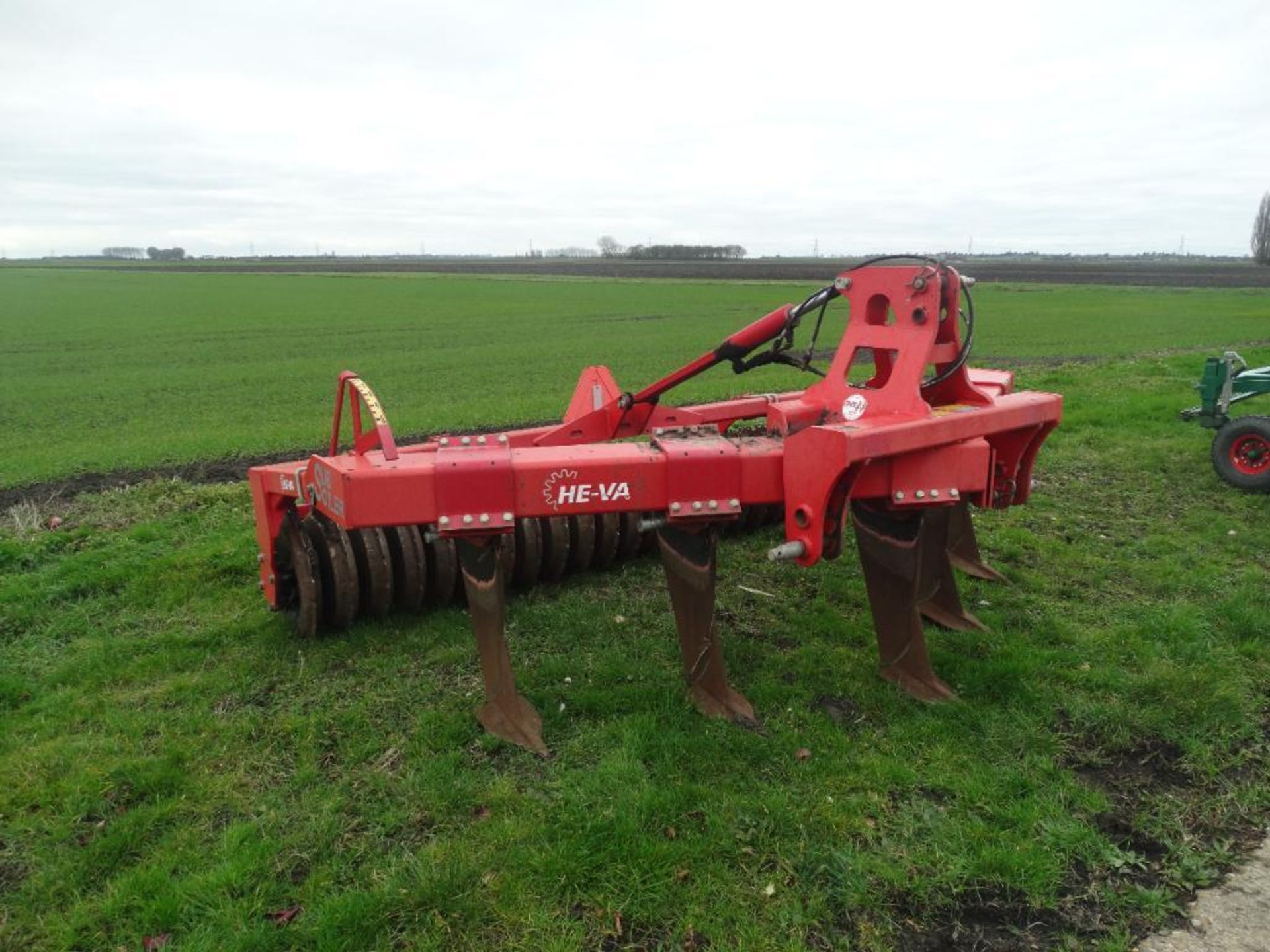2014 HE-VA 5 leg subsoiler with hydraulic adjustable rear packer. Serial No: 30527 ​​​​​​​Manual in - Image 7 of 14