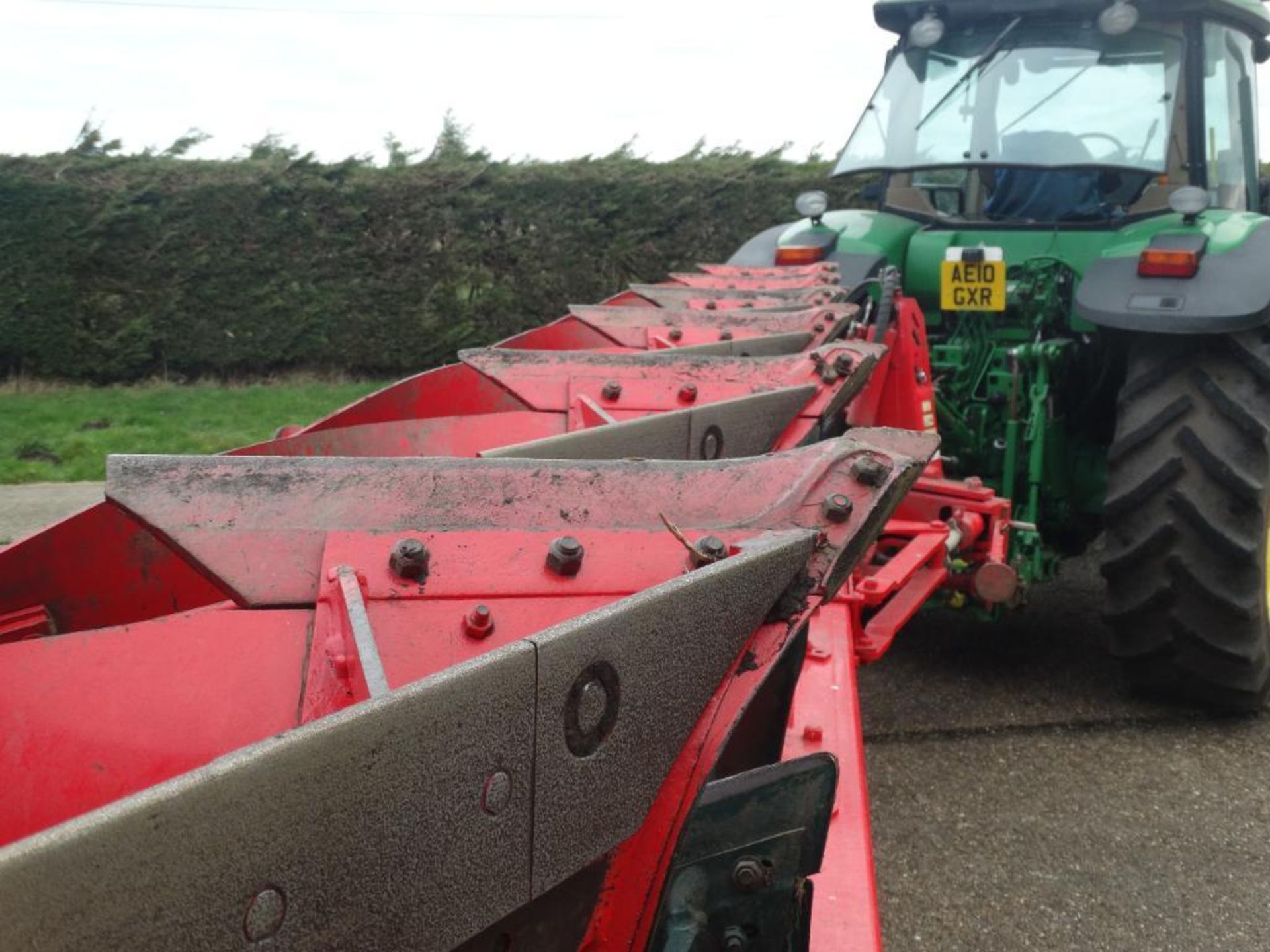 2014 Vogel & Noot XS950 Plus 6 furrow hydraulic vari-width reversible plough with skimmers and press - Image 17 of 19