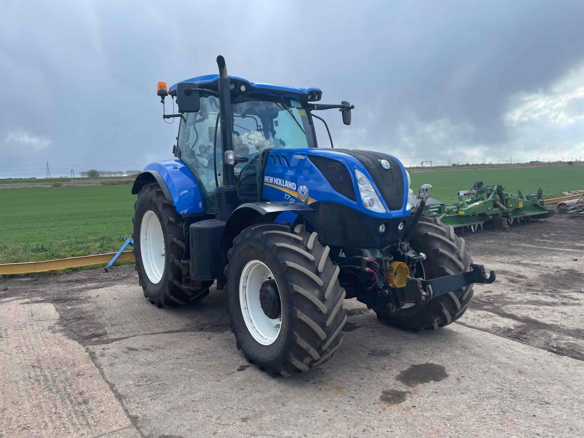 2017 New Holland T7.210 AutoCommand 4wd 50kph tractor with front linkage and PTO, 4 electric spools, - Image 3 of 16