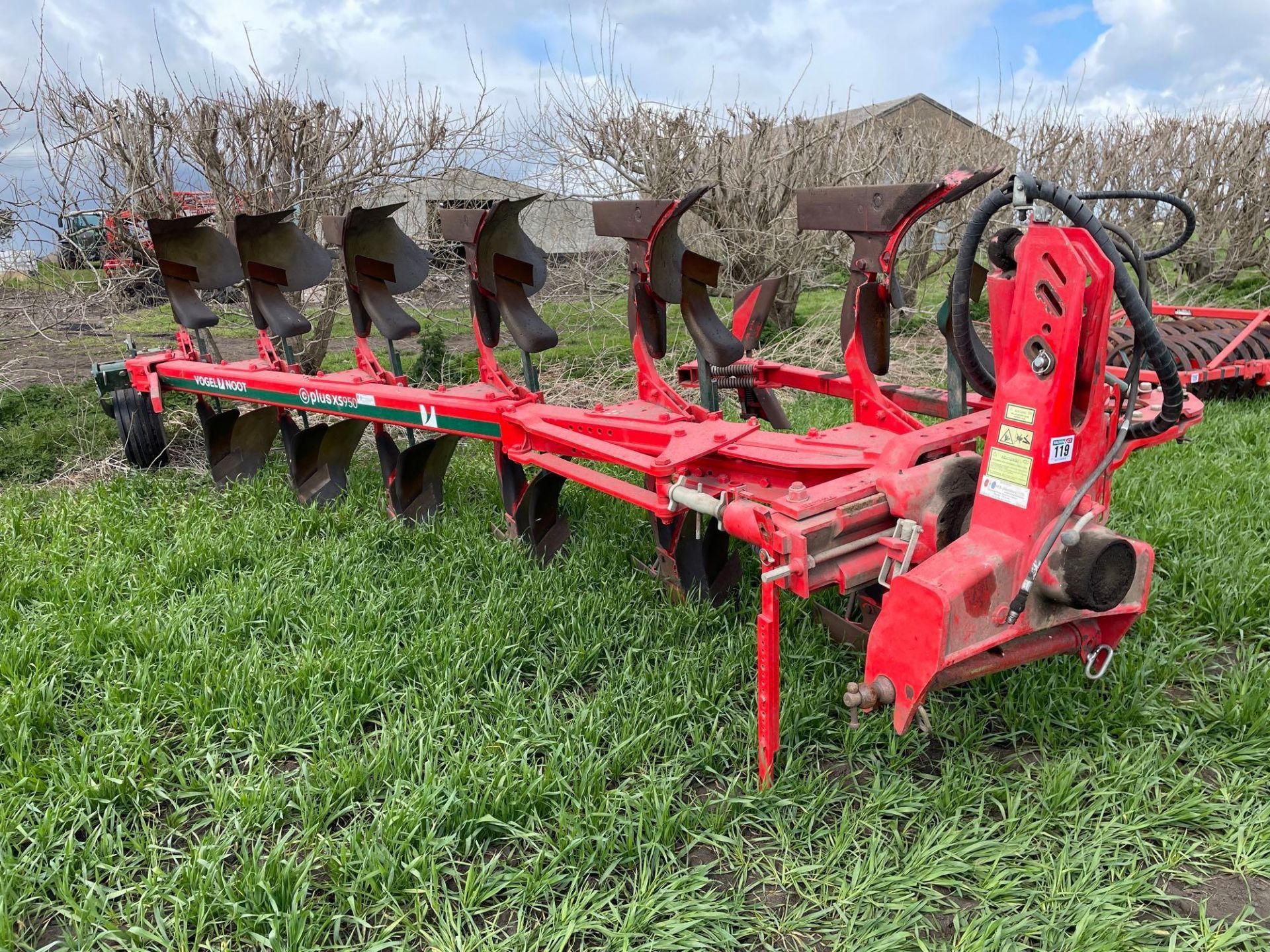 2014 Vogel & Noot XS950 Plus 6 furrow hydraulic vari-width reversible plough with skimmers and press