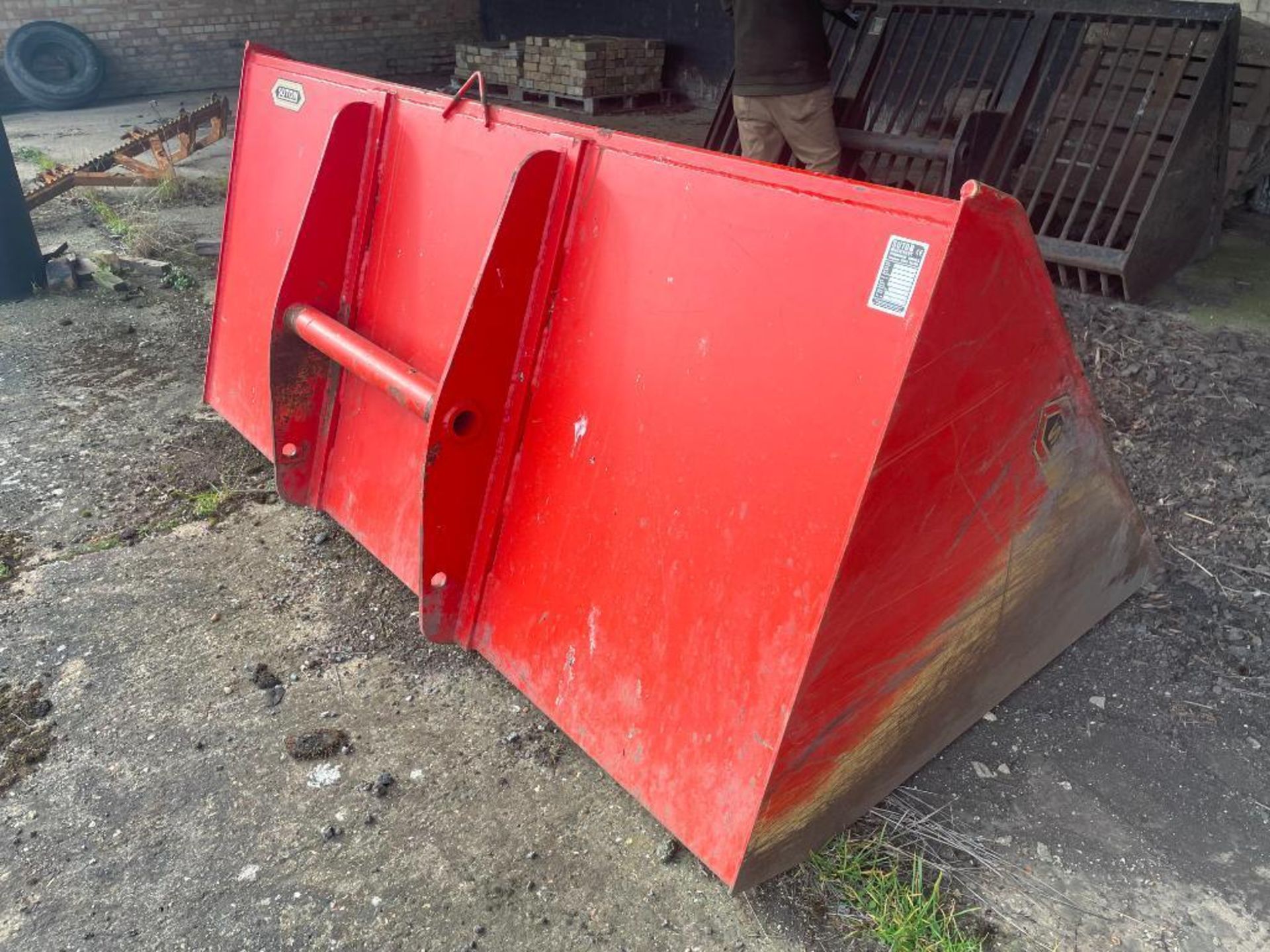 1999 Suton ELCS80 general purpose bucket with Manitou brackets. Serial No: 14963 - Image 2 of 3