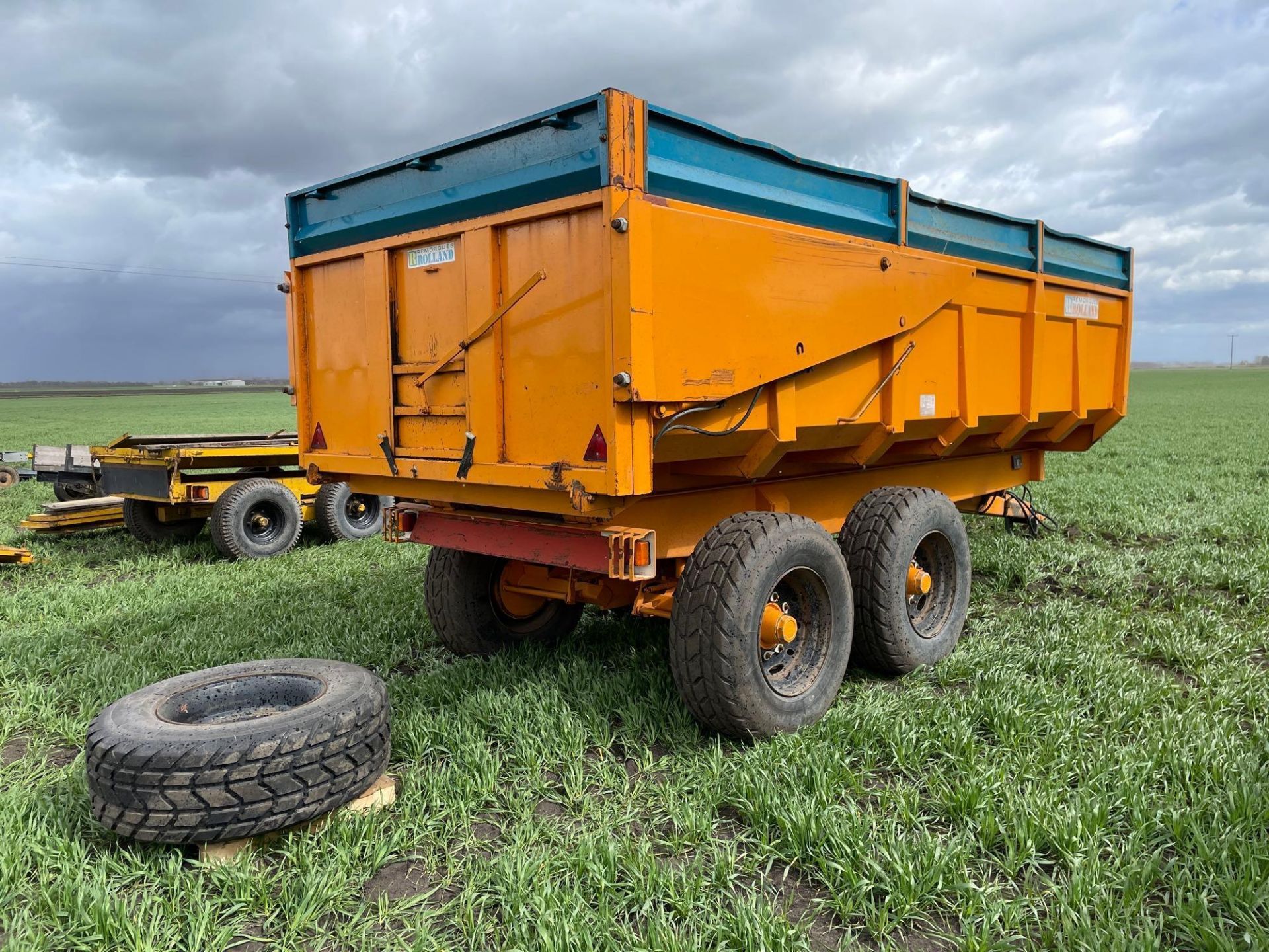 1992 Rolland T13 twin axle grain trailer with sprung drawbar, hydraulic tailgate and grain chute on - Image 15 of 16