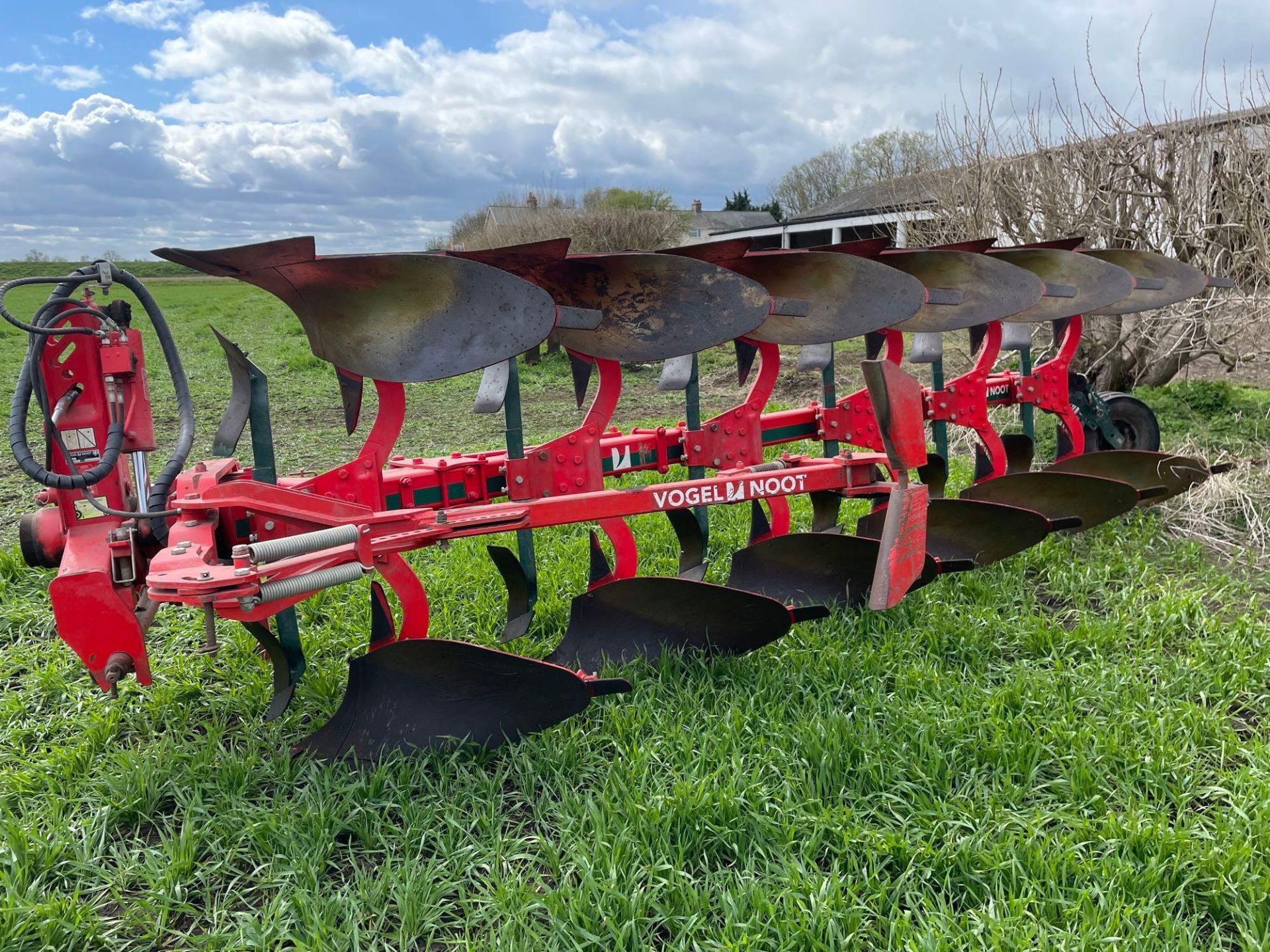 2014 Vogel & Noot XS950 Plus 6 furrow hydraulic vari-width reversible plough with skimmers and press - Image 5 of 19