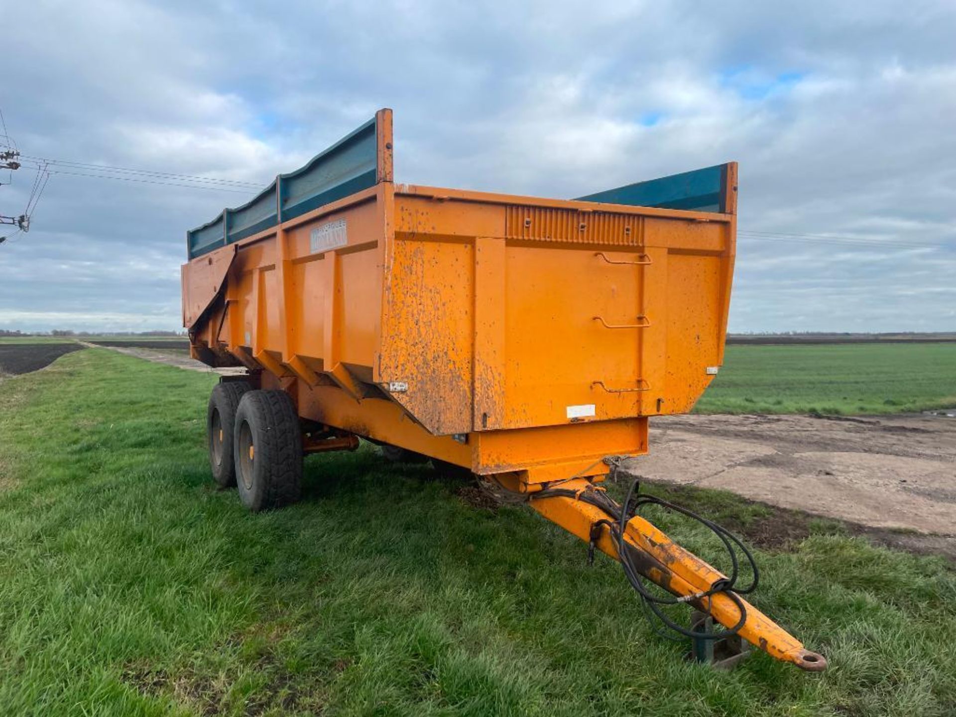 1992 Rolland T13 twin axle grain trailer with sprung drawbar, hydraulic tailgate and grain chute on - Image 6 of 16