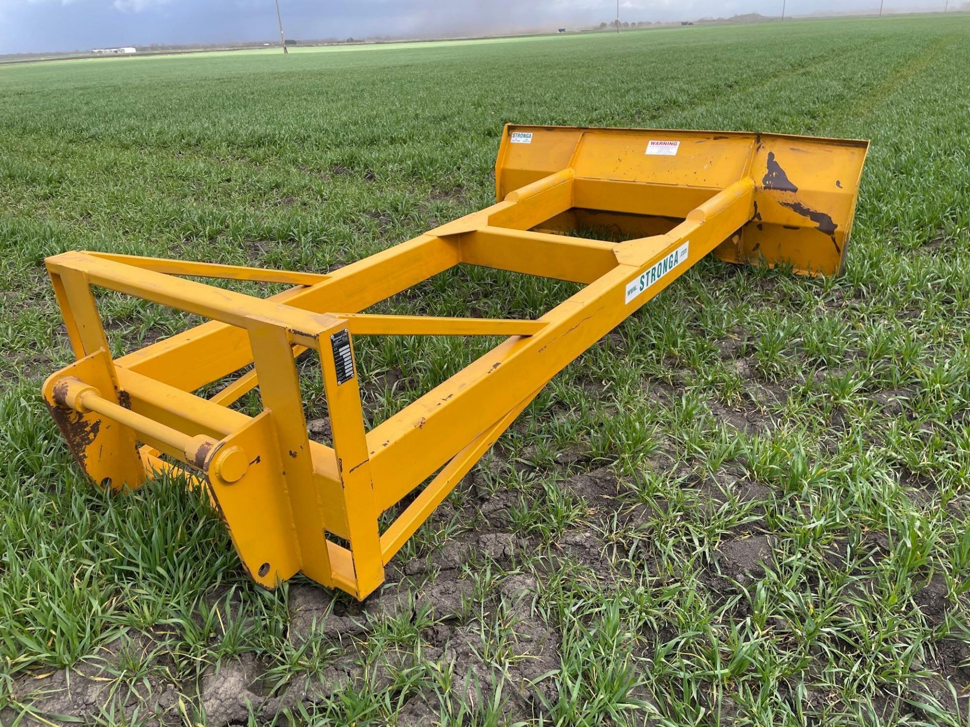 2012 Stronga SGP235 grain pusher with Manitou brackets. Serial No: 4930 - Image 3 of 8