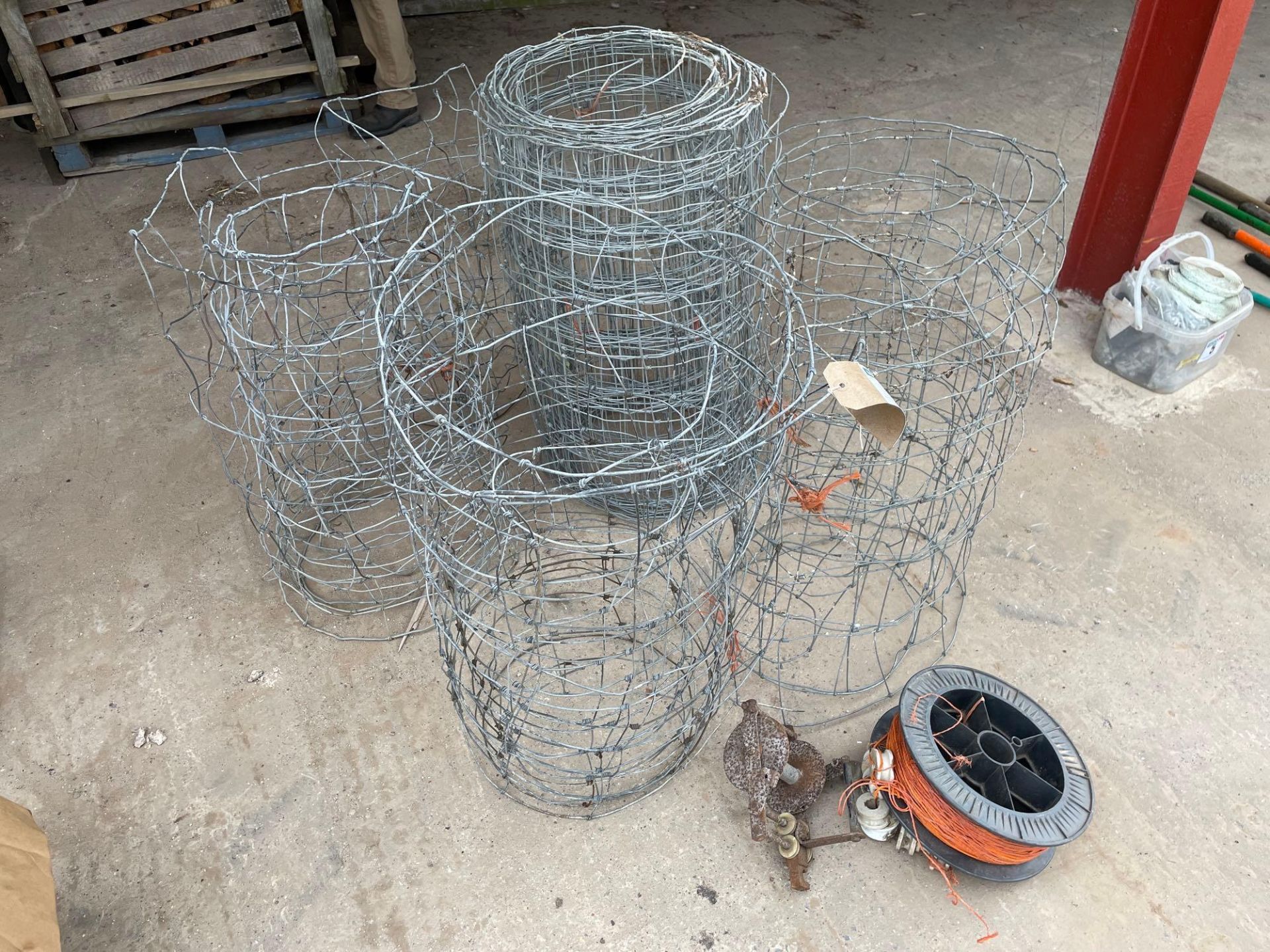 Quantity of wire fencing